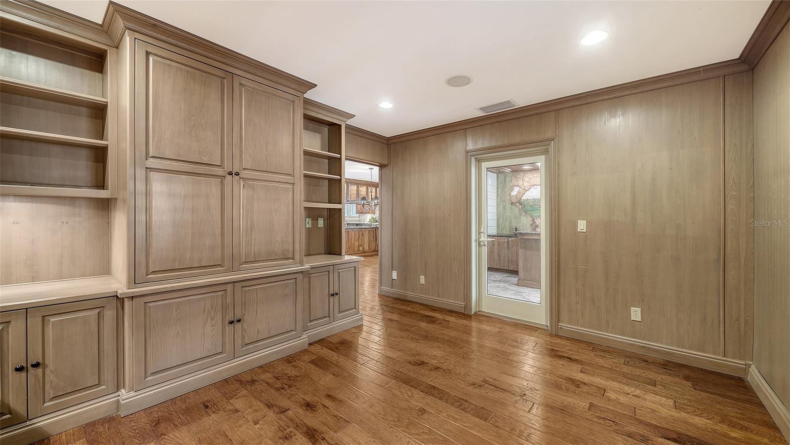 1695 HYDE PARK ST — photo 26