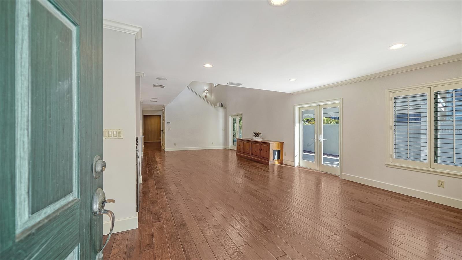 1695 HYDE PARK ST — photo 8