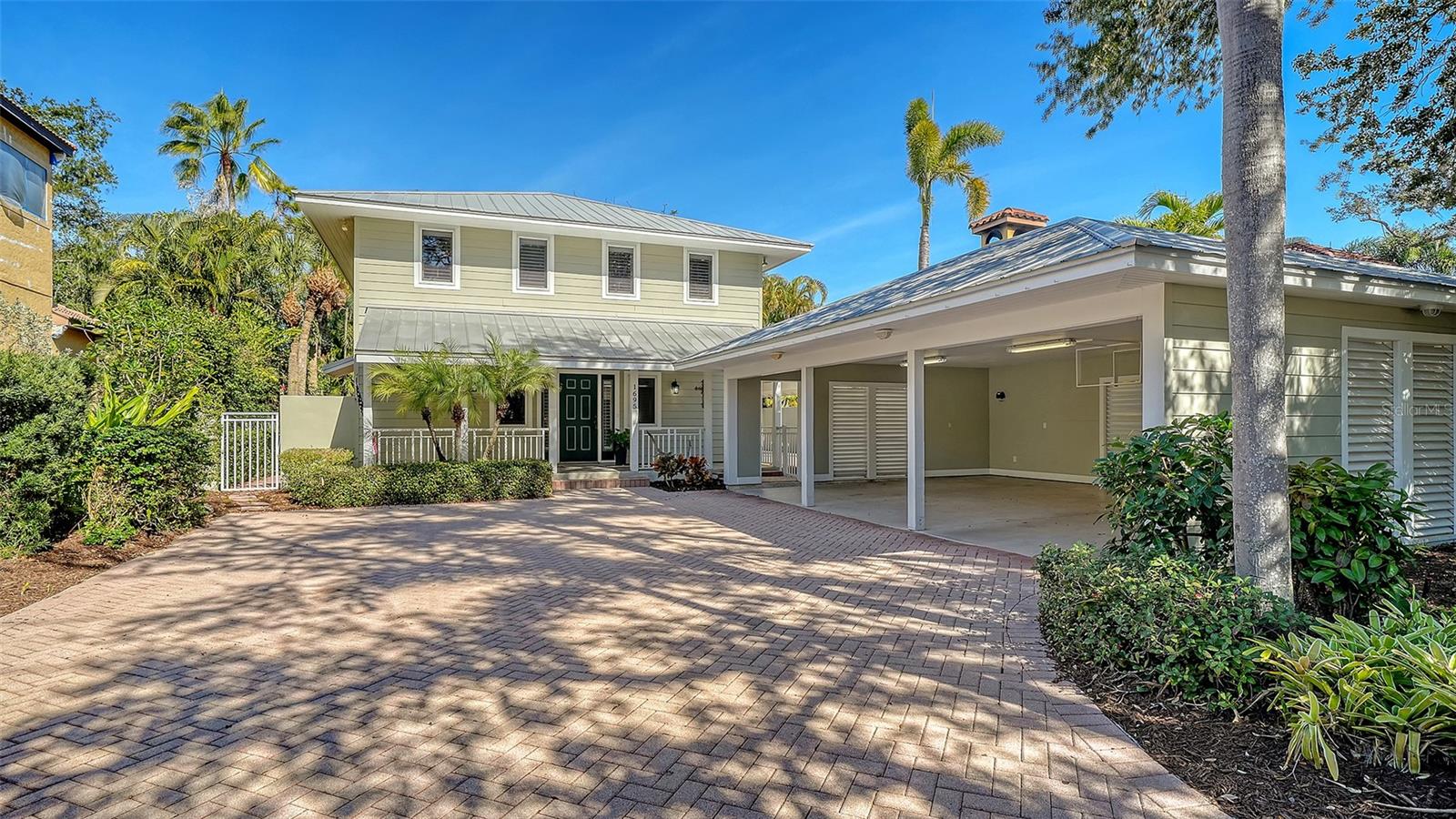 1695 HYDE PARK ST — photo 2