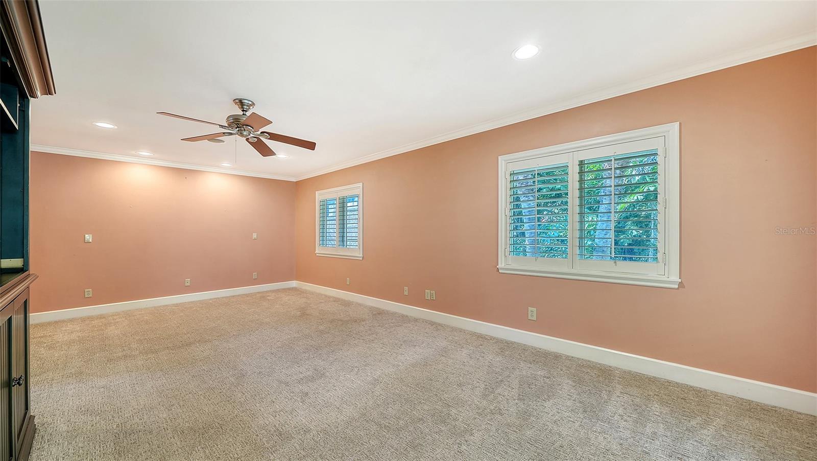 1695 HYDE PARK ST — photo 39