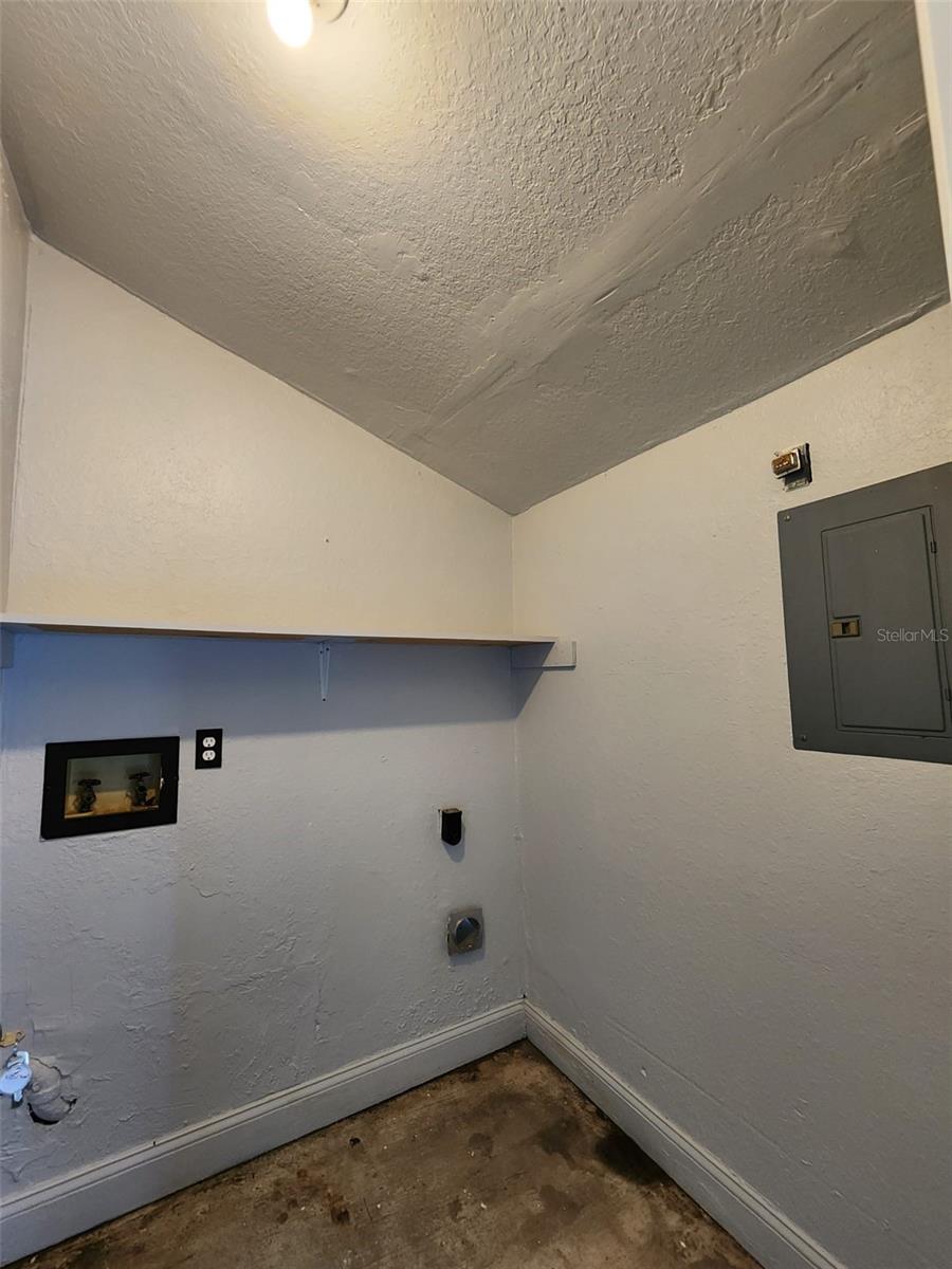 9563 LYNN LN #B — photo 17