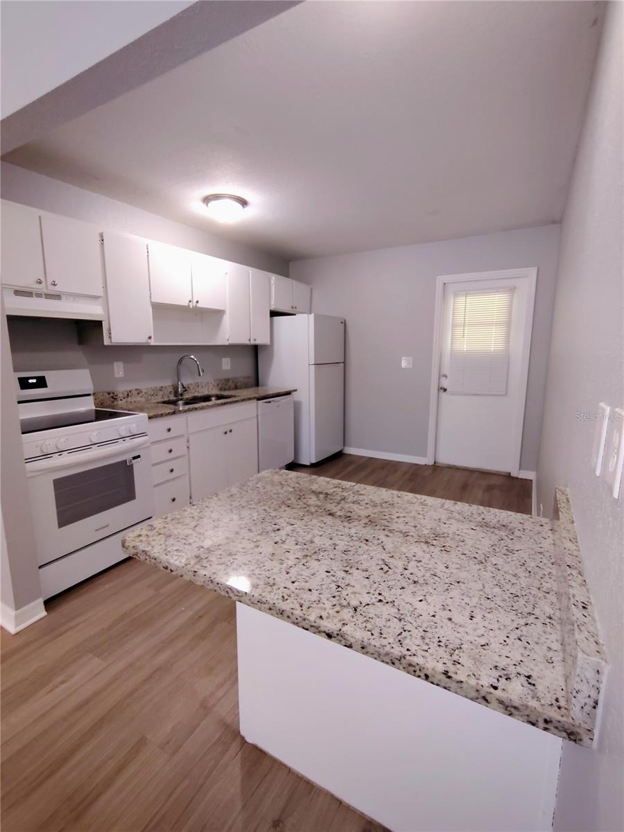 9563 LYNN LN #B — photo 6