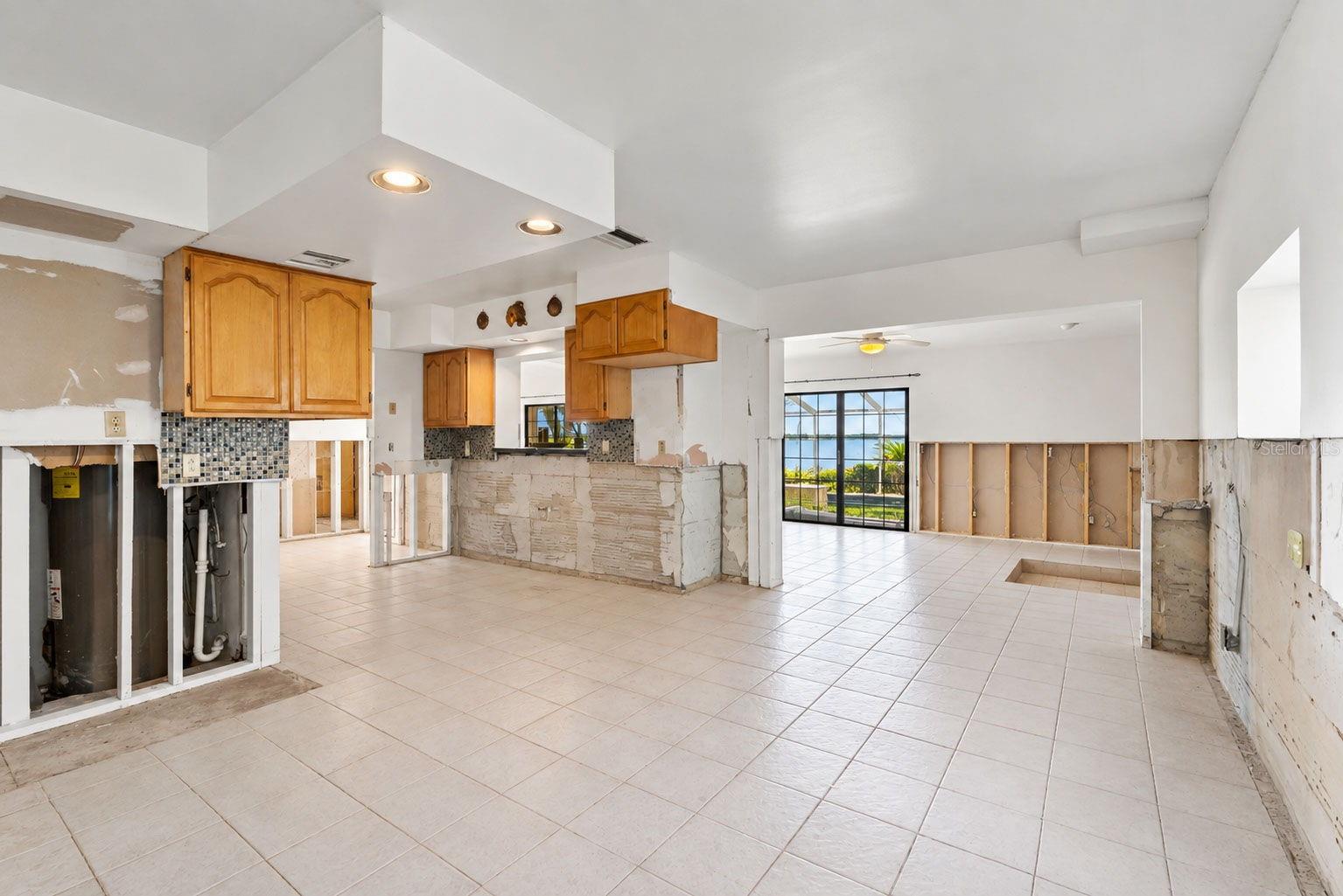 600 SHORE DR E — photo 28