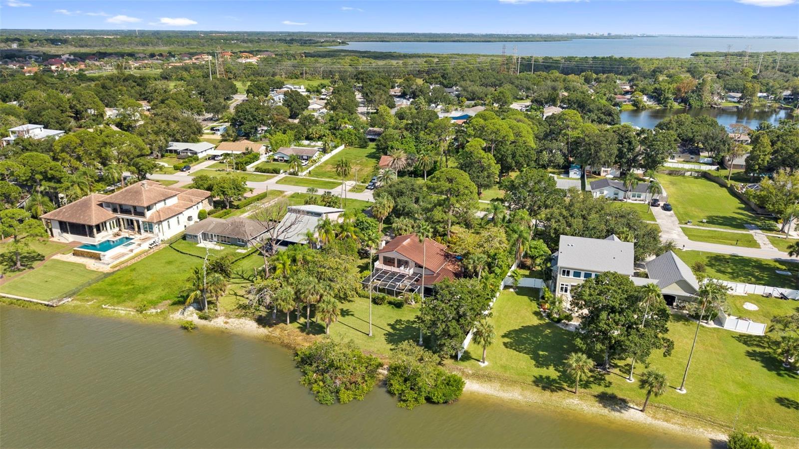 600 SHORE DR E — photo 11