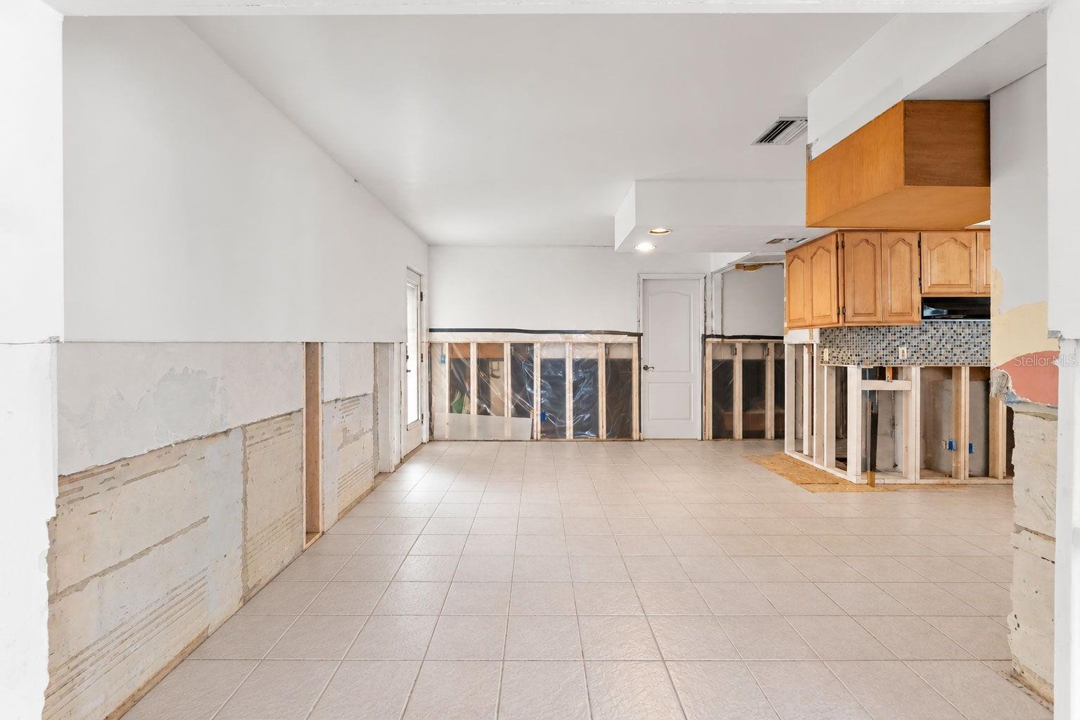 600 SHORE DR E — photo 26