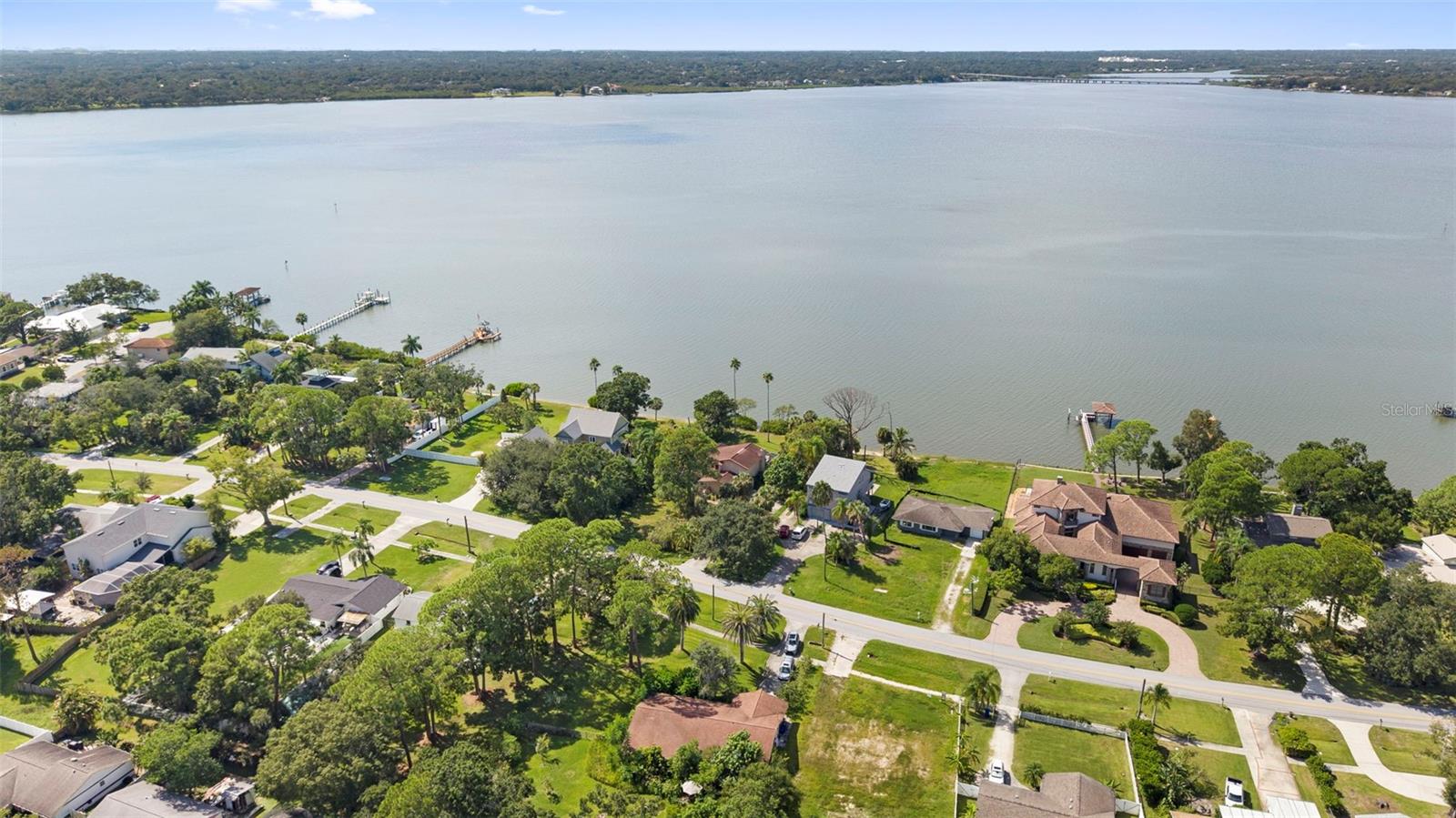 600 SHORE DR E — photo 8