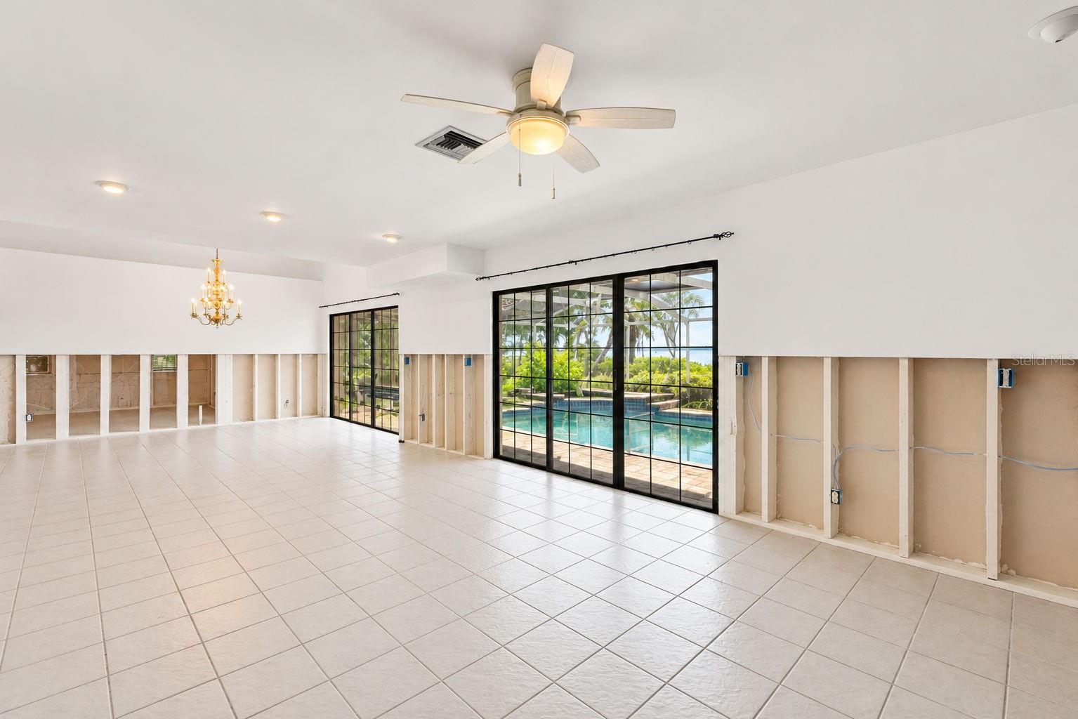600 SHORE DR E — photo 25