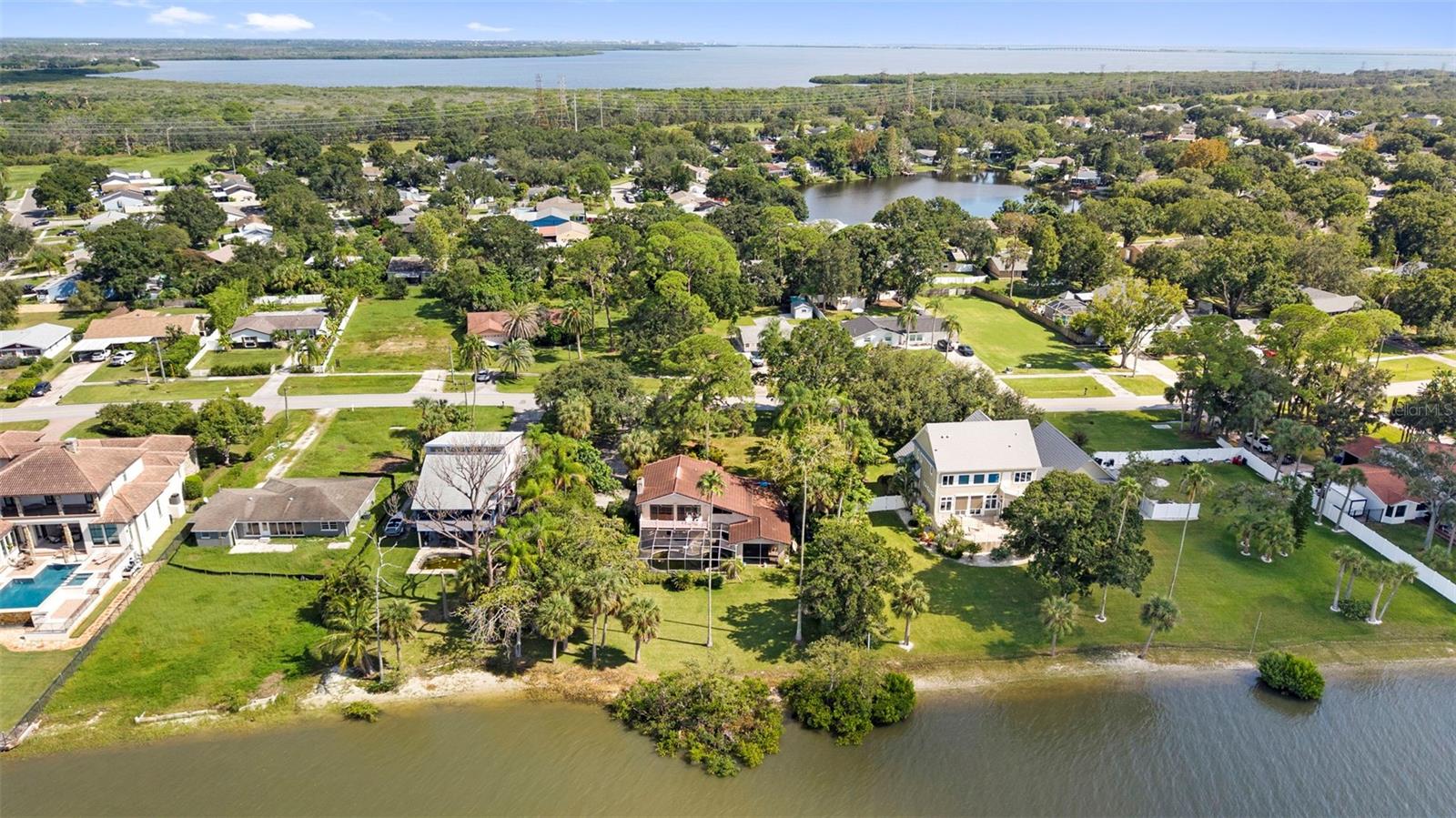 600 SHORE DR E — photo 12