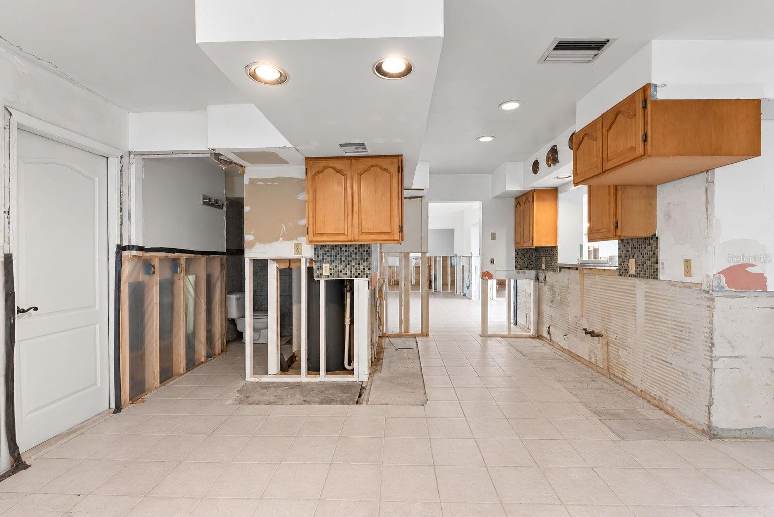 600 SHORE DR E — photo 27