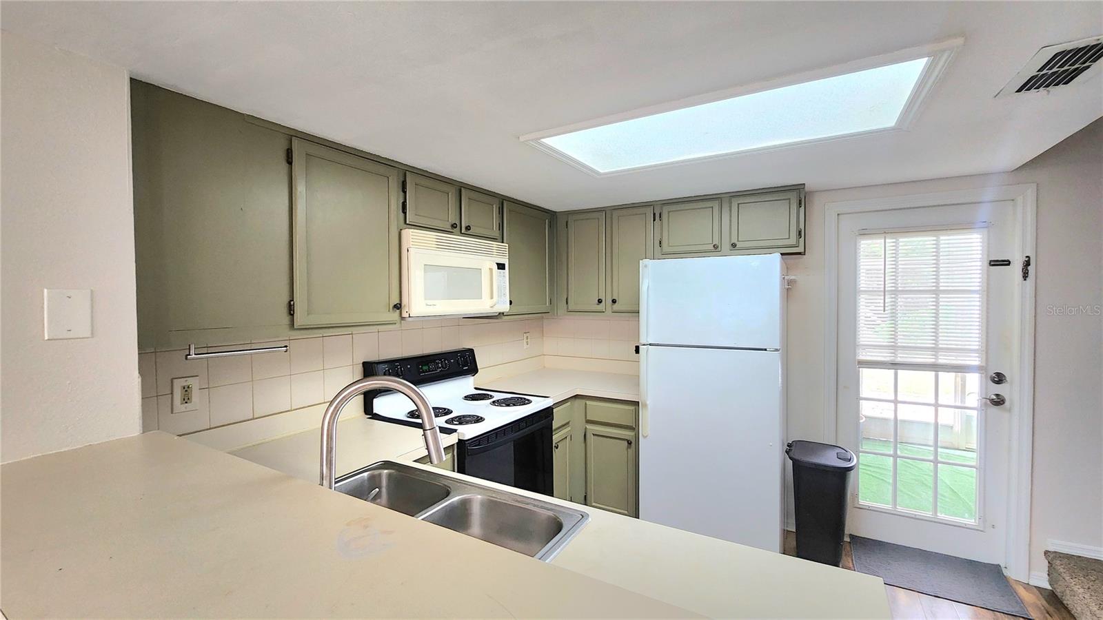 3335 FOX HUNT DR — photo 10