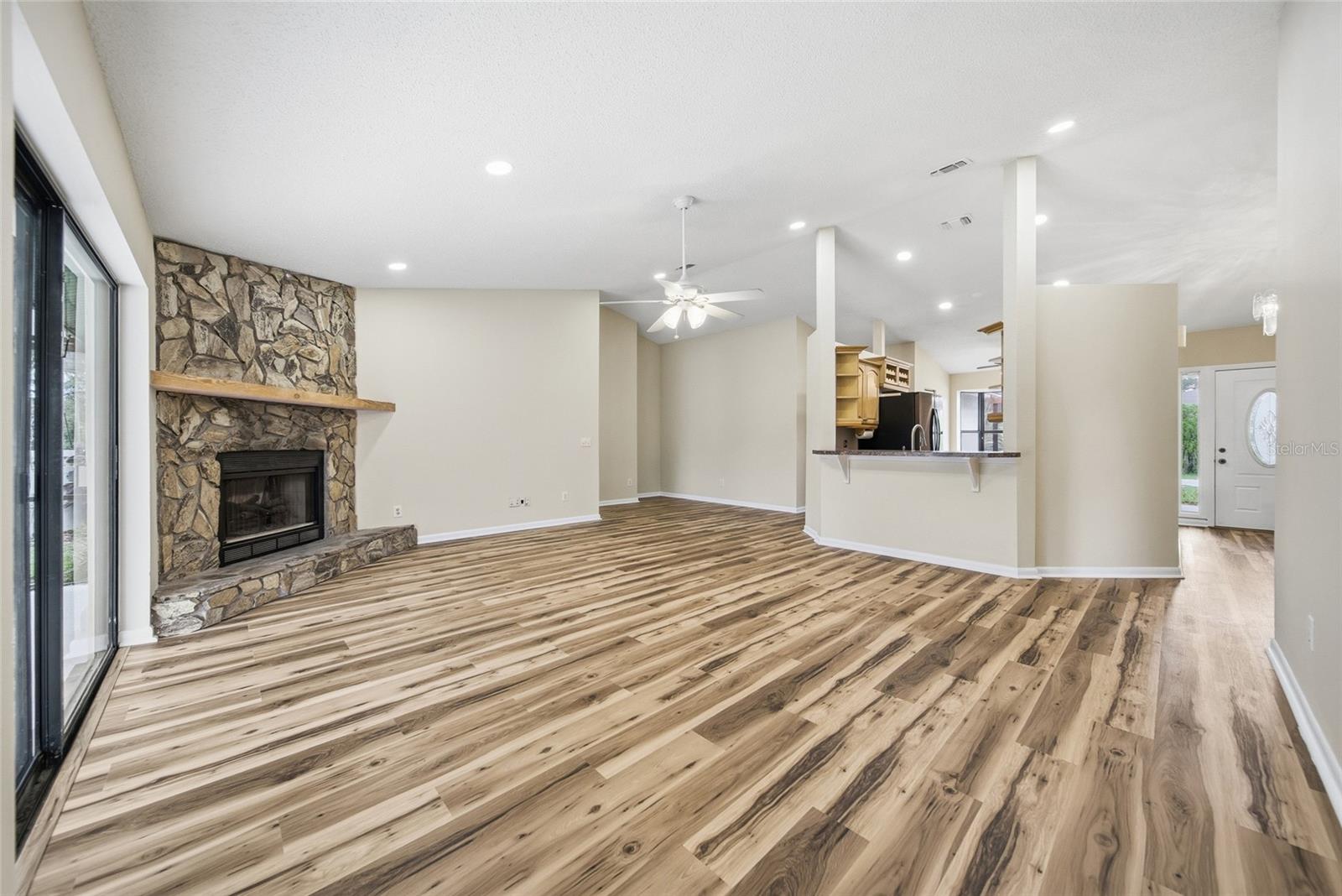3179 LAKE SAXON DR — photo 17