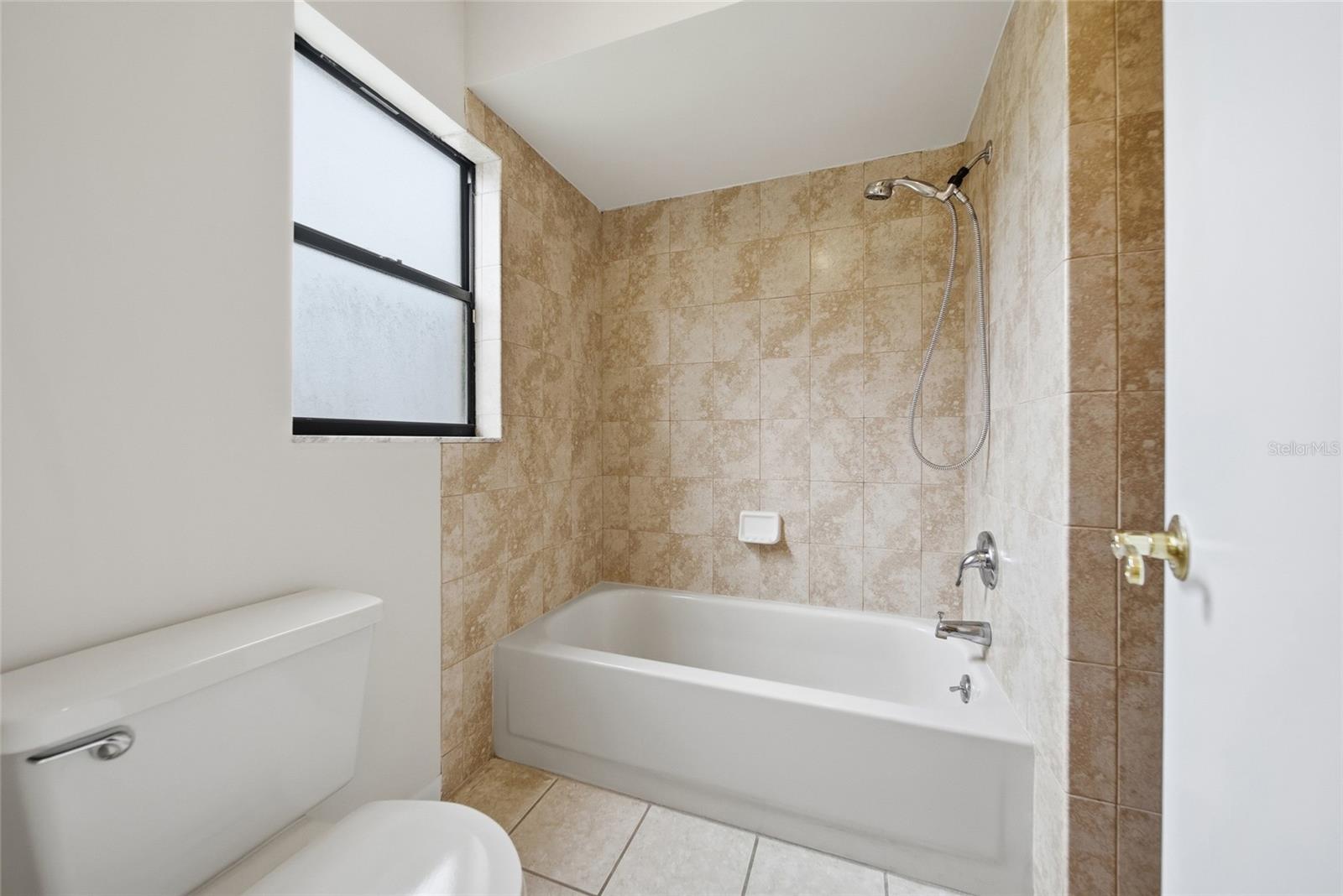 3179 LAKE SAXON DR — photo 23