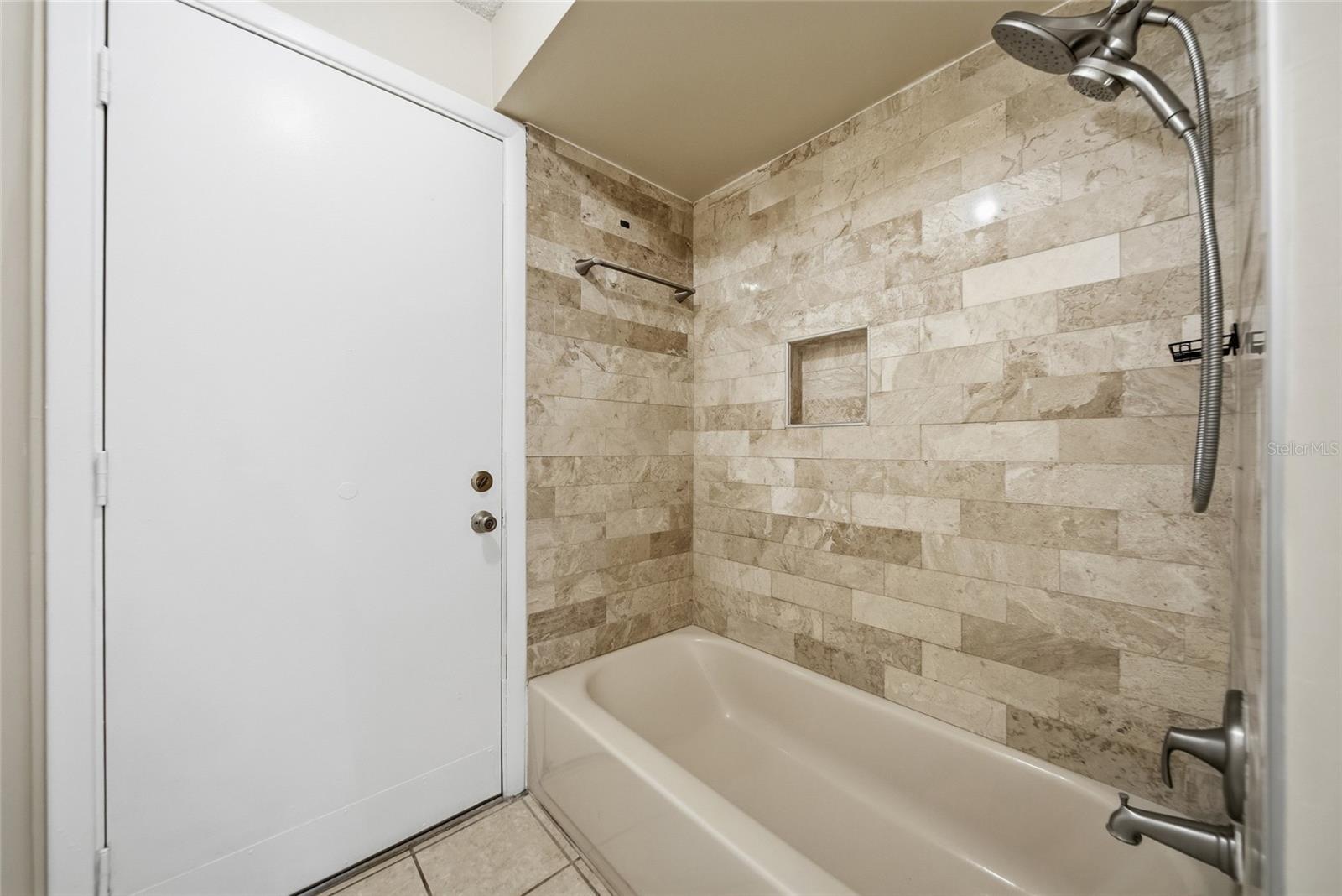 3179 LAKE SAXON DR — photo 28