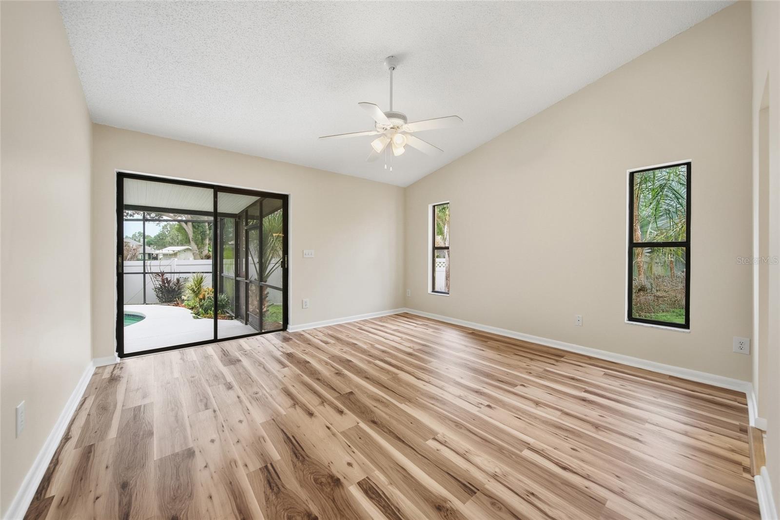3179 LAKE SAXON DR — photo 20
