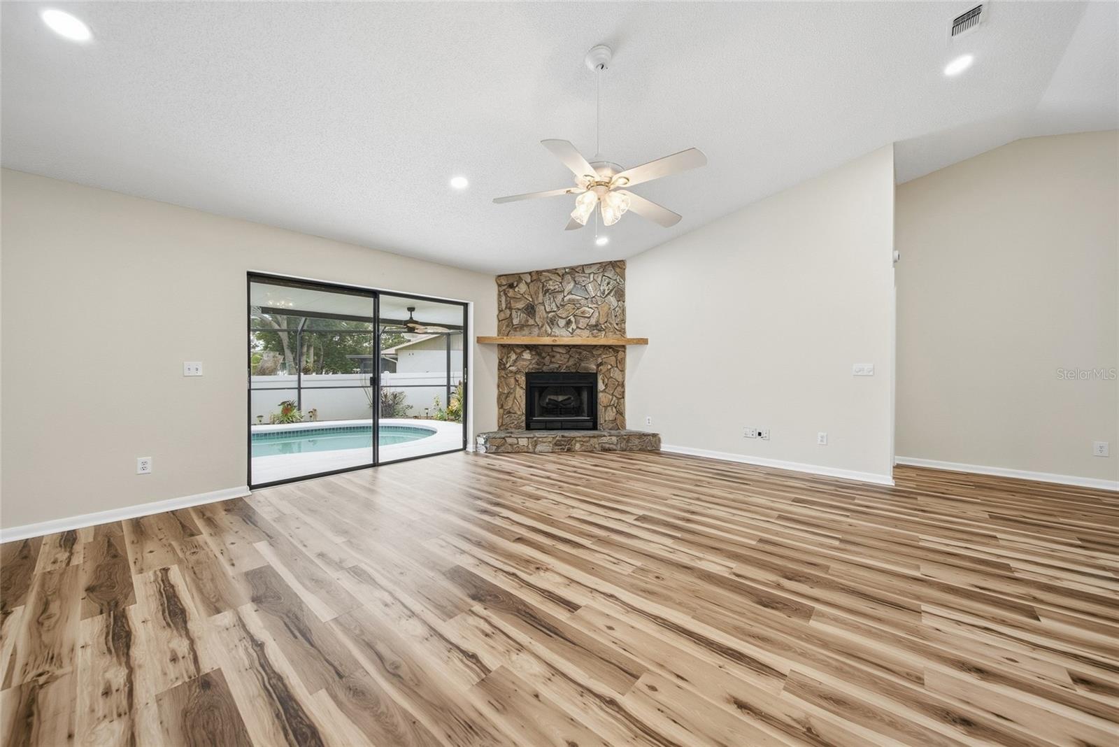 3179 LAKE SAXON DR — photo 18