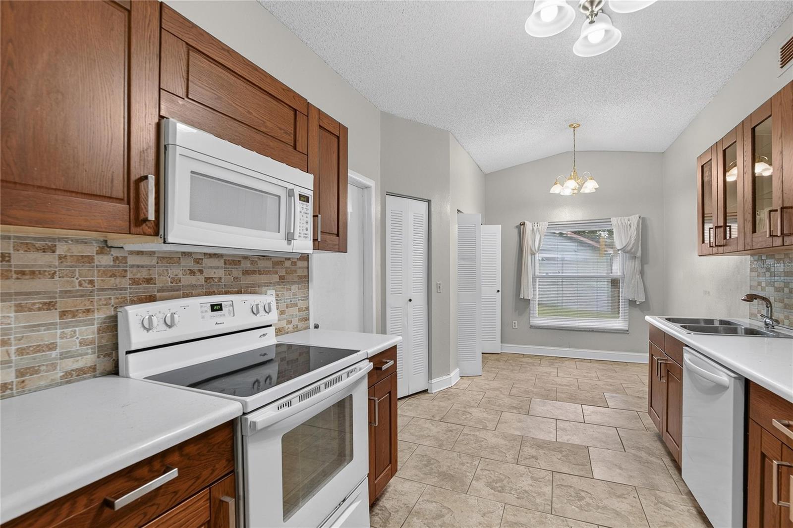 629 STILLVIEW CIR — photo 19