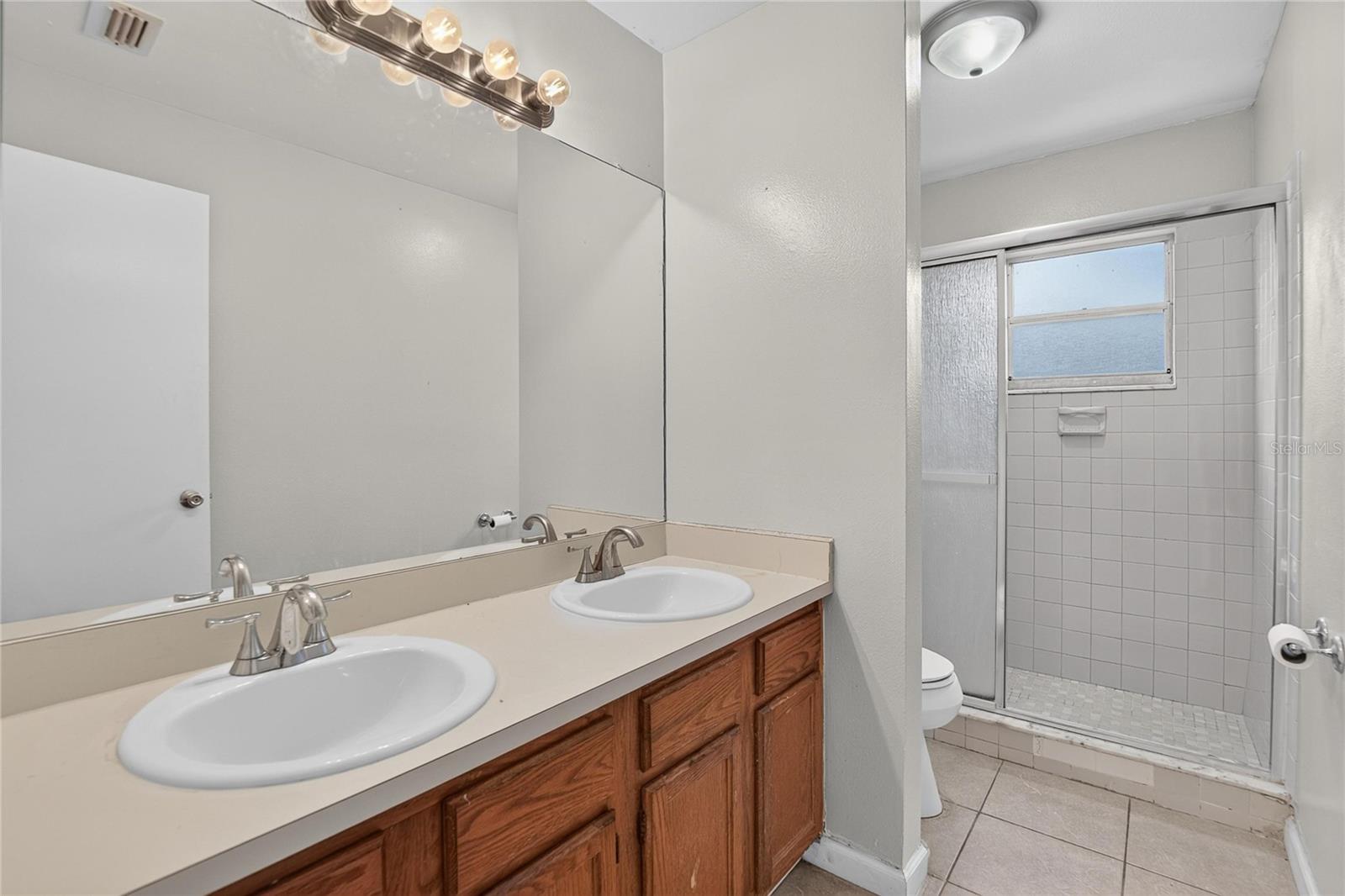 629 STILLVIEW CIR — photo 44