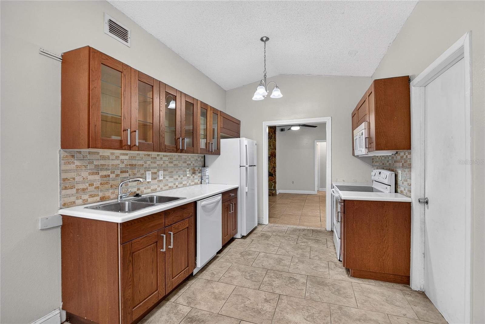 629 STILLVIEW CIR — photo 23