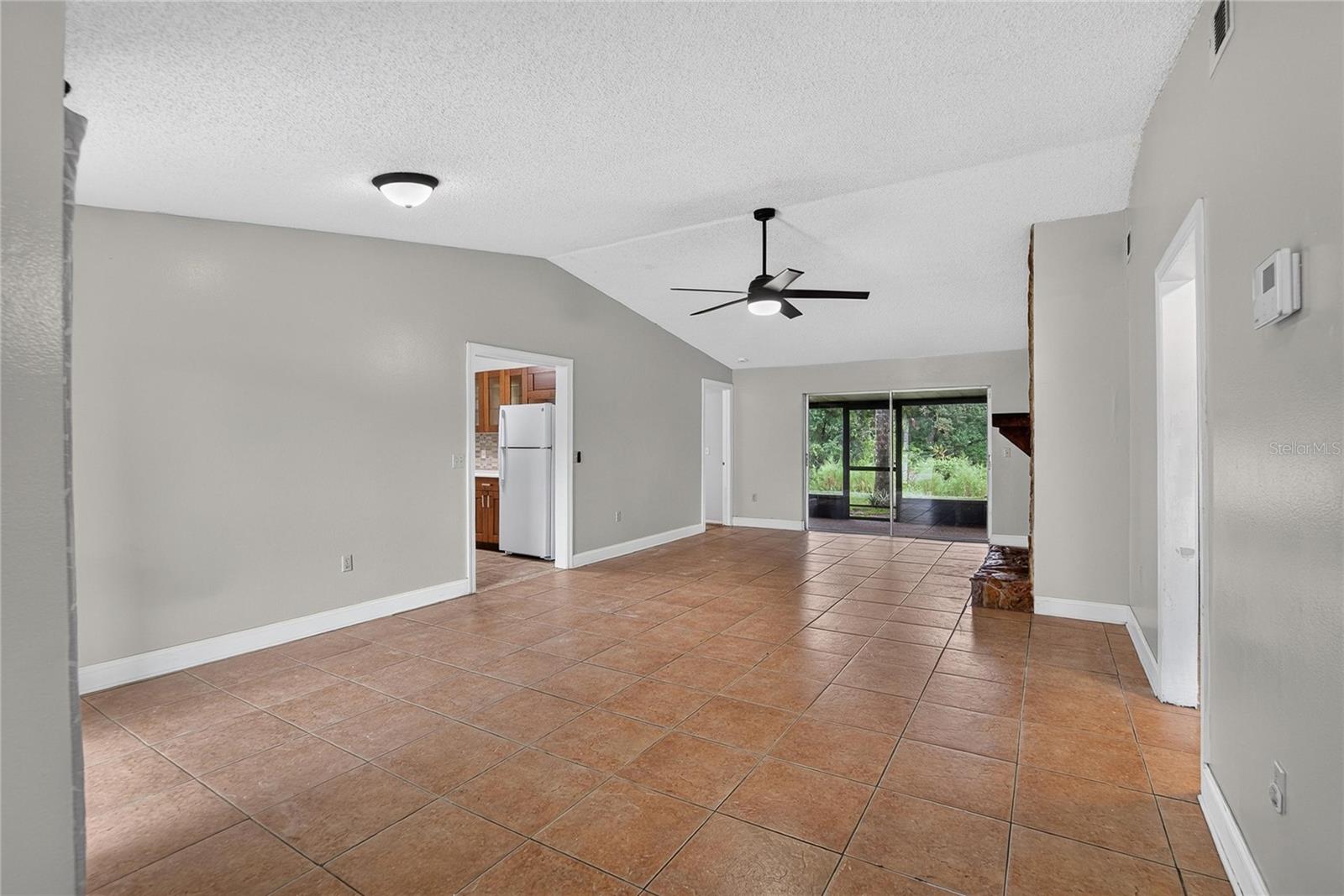 629 STILLVIEW CIR — photo 10