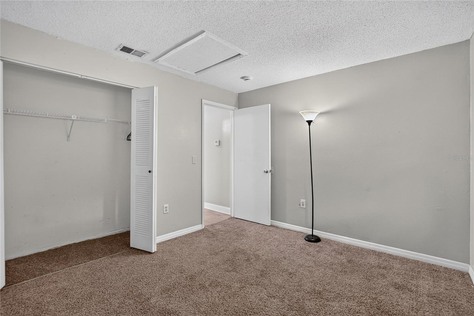 629 STILLVIEW CIR — photo 37