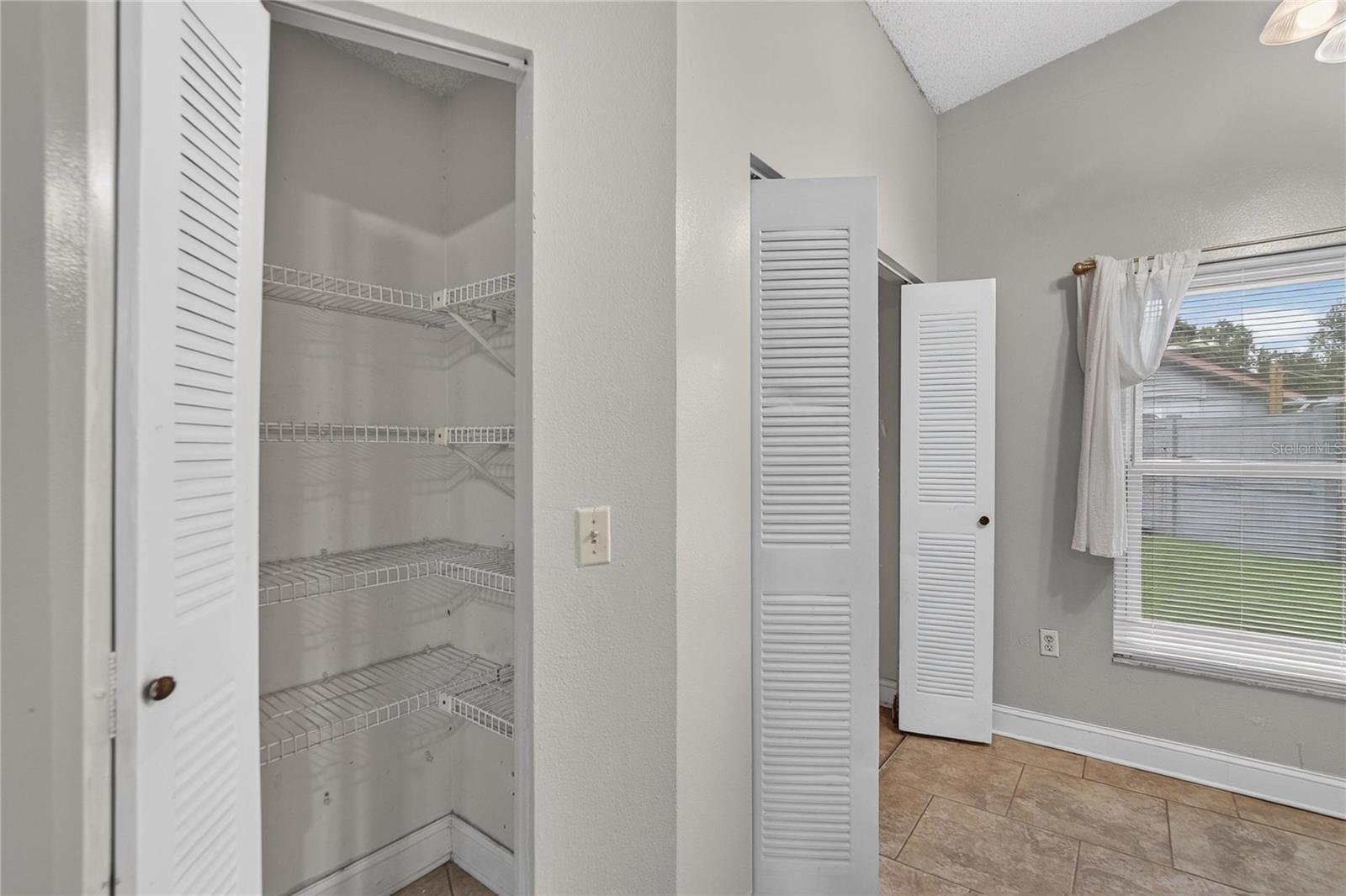 629 STILLVIEW CIR — photo 30