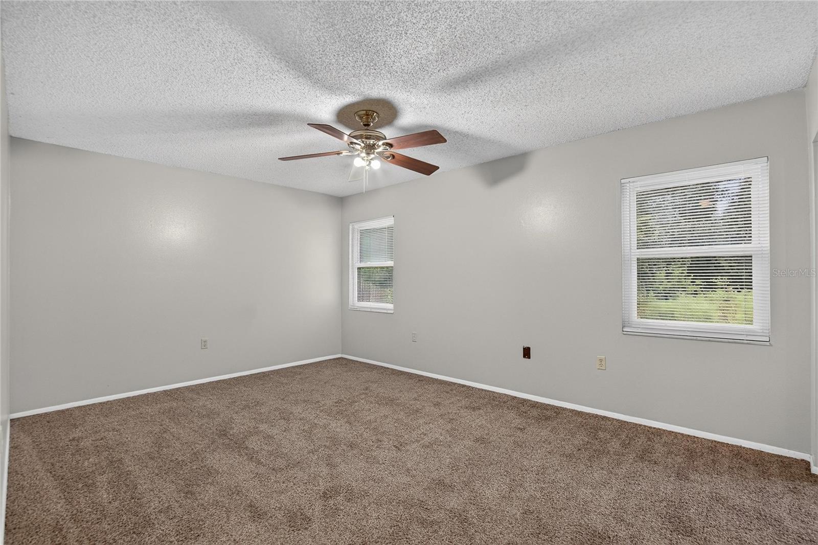 629 STILLVIEW CIR — photo 39