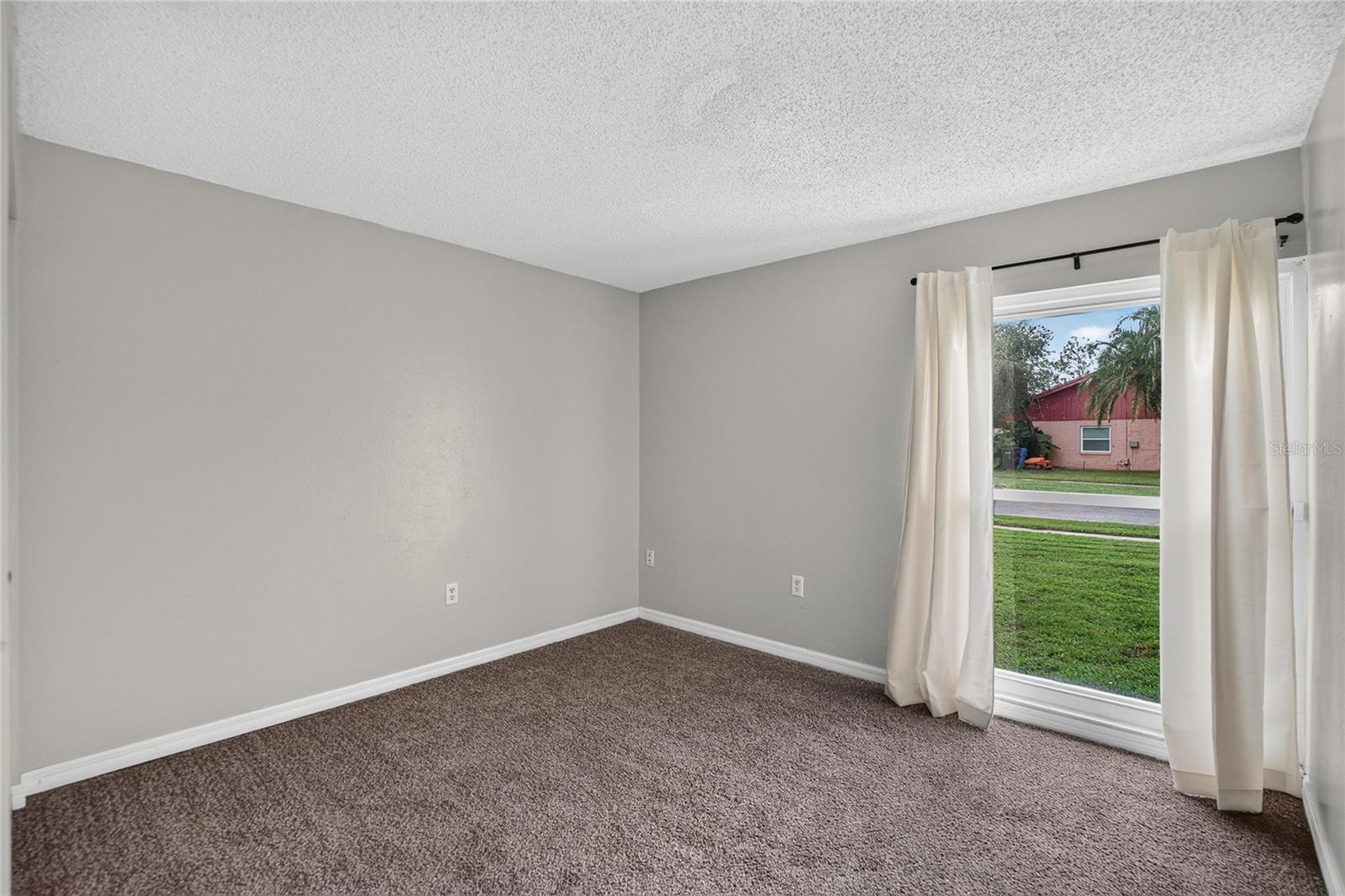 629 STILLVIEW CIR — photo 26