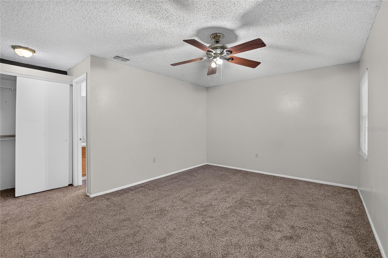 629 STILLVIEW CIR — photo 40