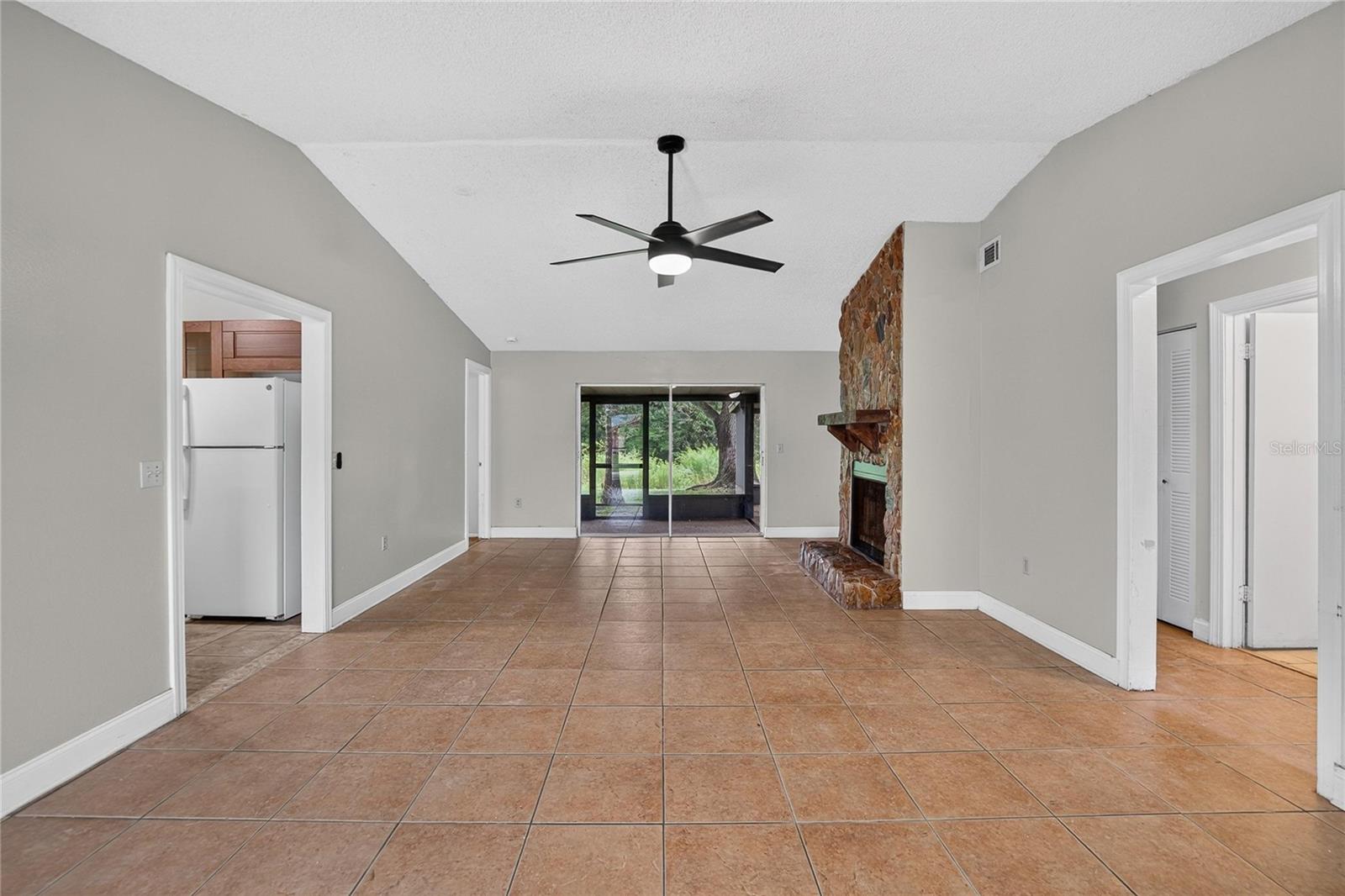 629 STILLVIEW CIR — photo 11