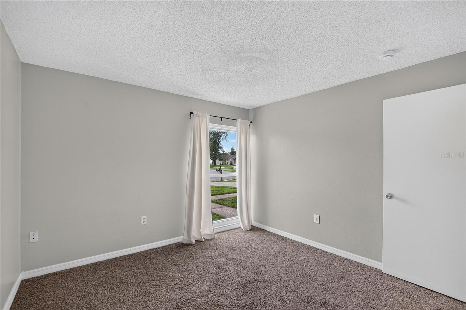 629 STILLVIEW CIR — photo 29