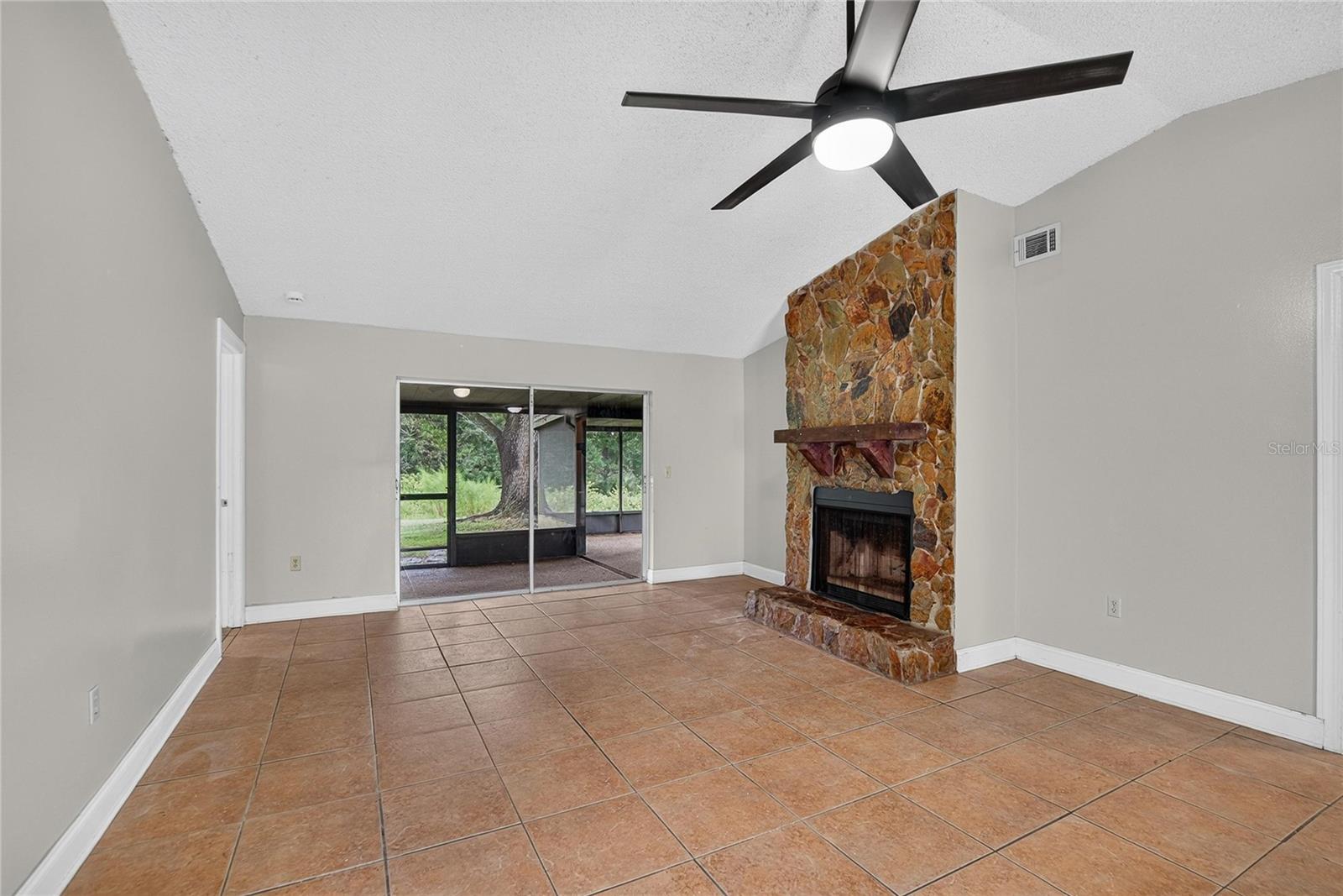 629 STILLVIEW CIR — photo 13