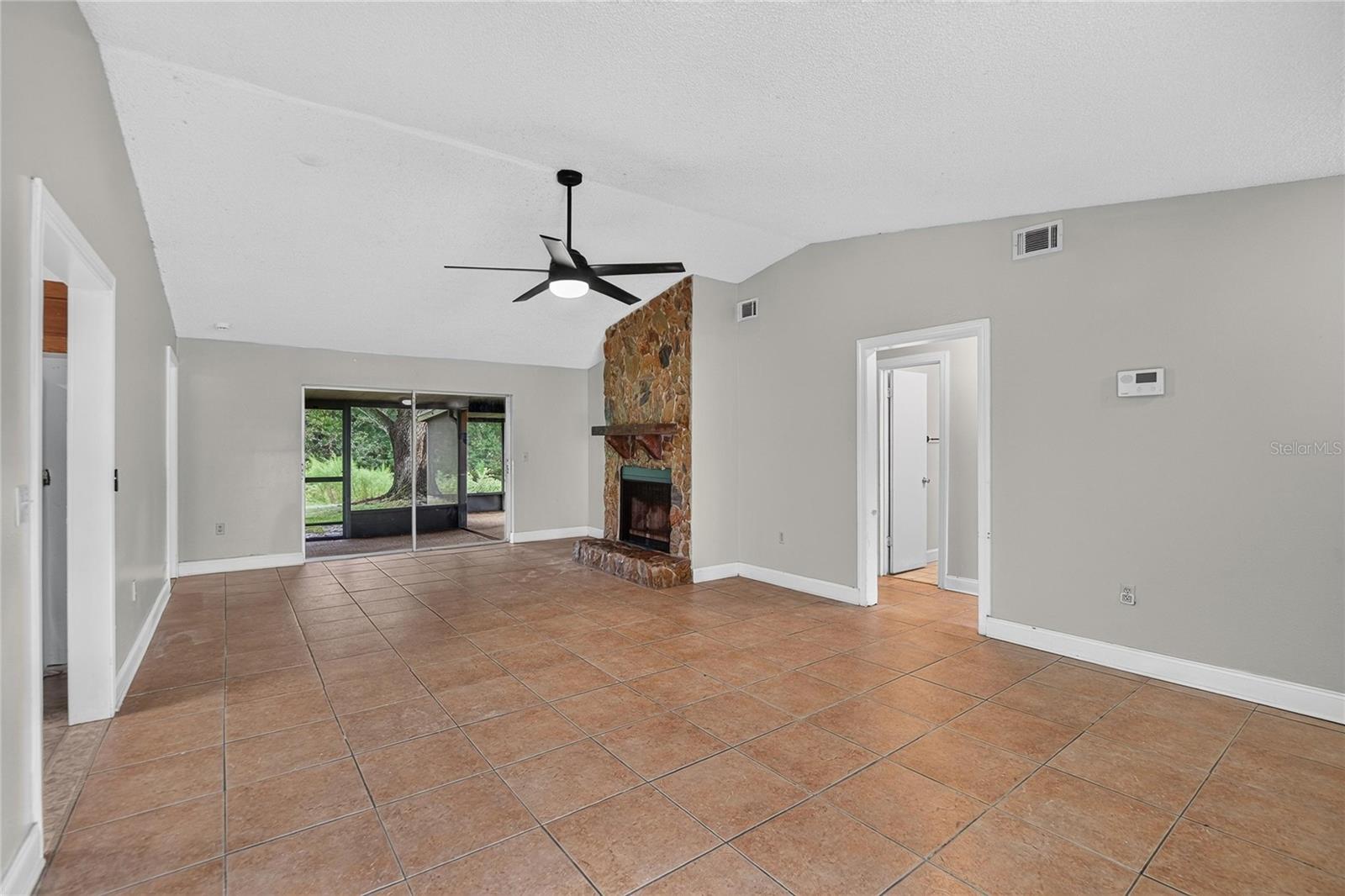 629 STILLVIEW CIR — photo 12