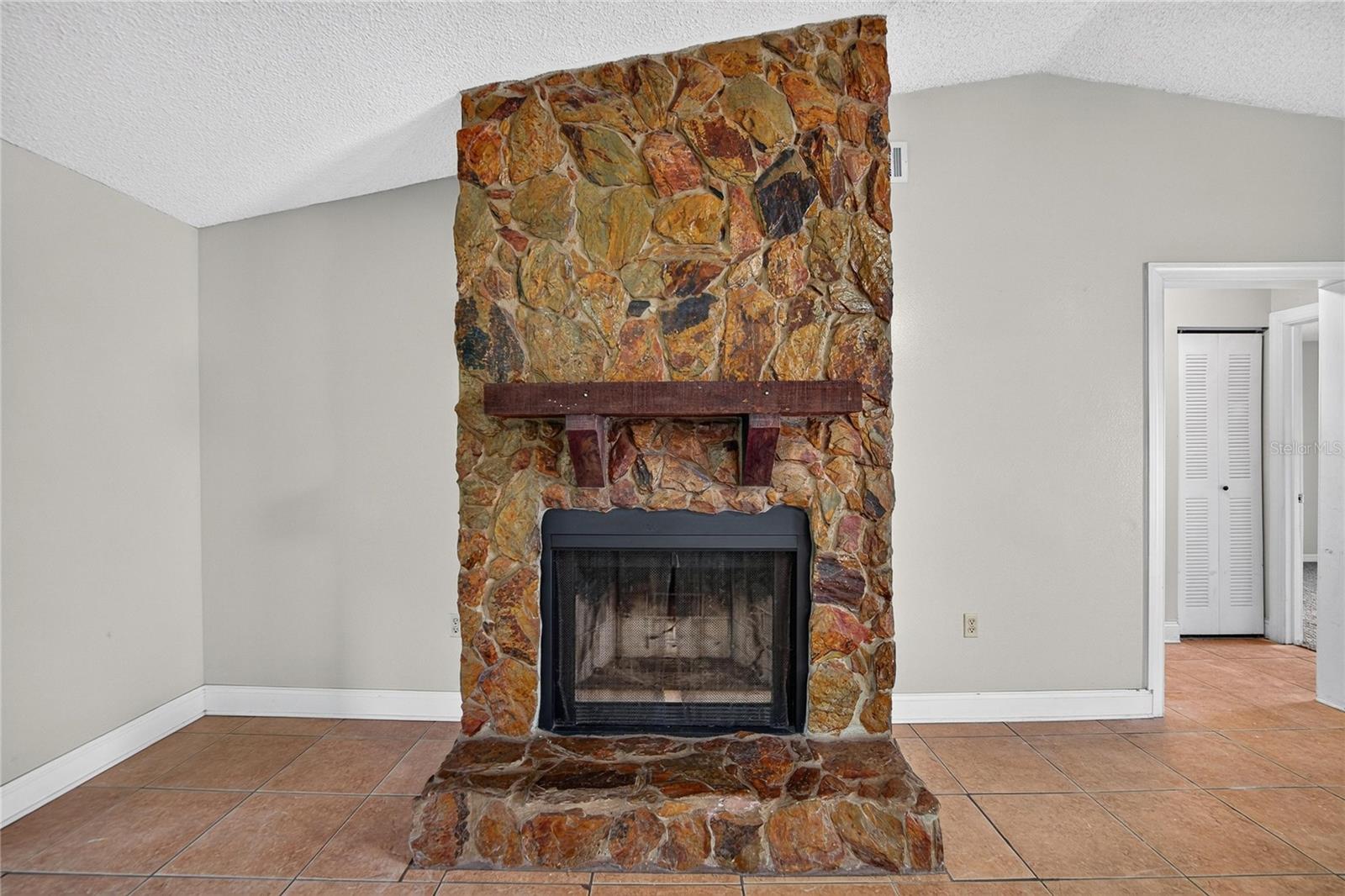 629 STILLVIEW CIR — photo 16