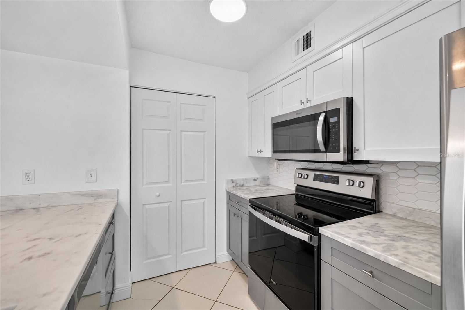 2400 FEATHER SOUND DR #1121 — photo 11