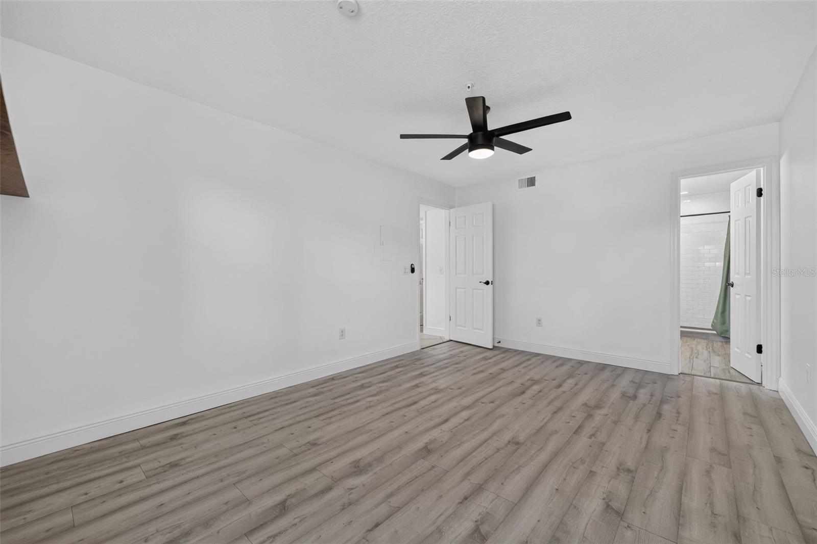 2400 FEATHER SOUND DR #1121 — photo 24