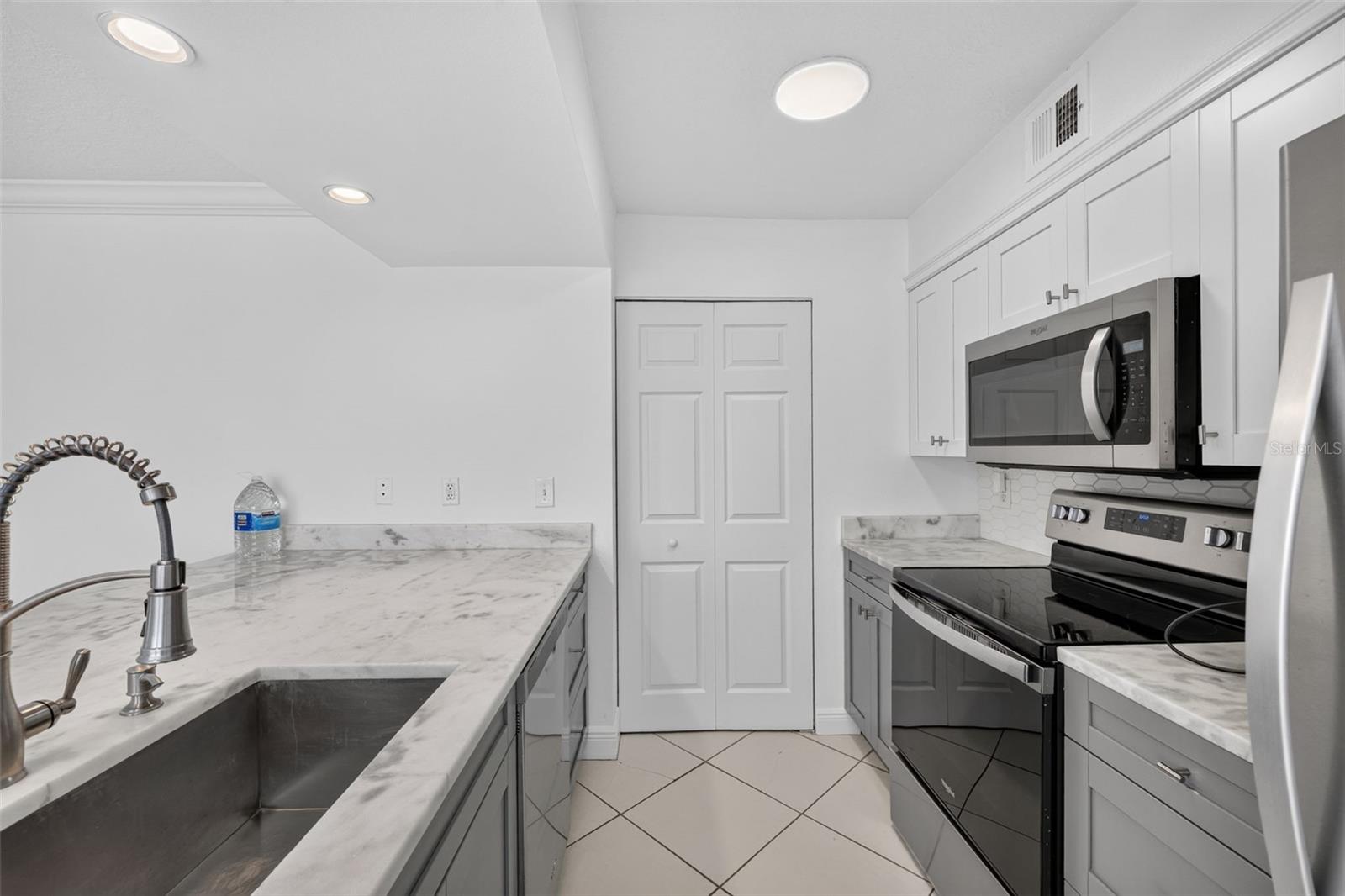 2400 FEATHER SOUND DR #1121 — photo 12