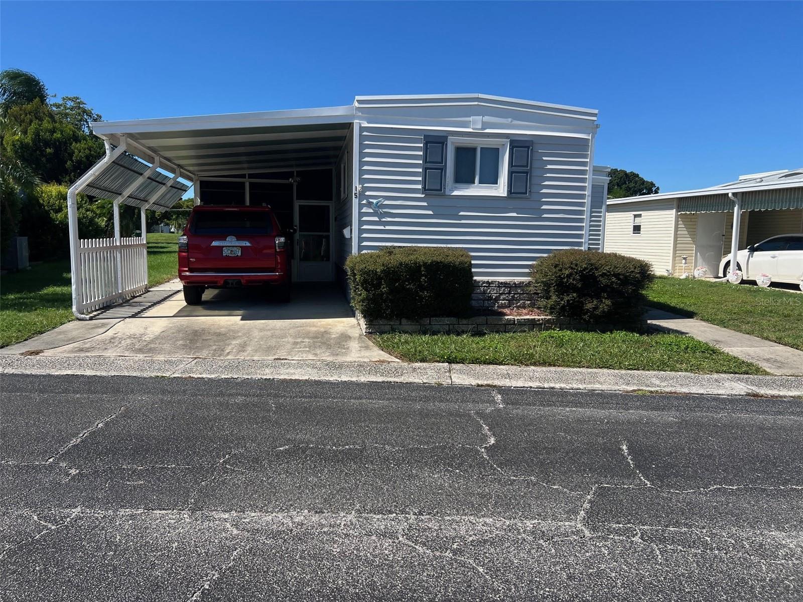 15 THATCH PALM ST E — photo 2