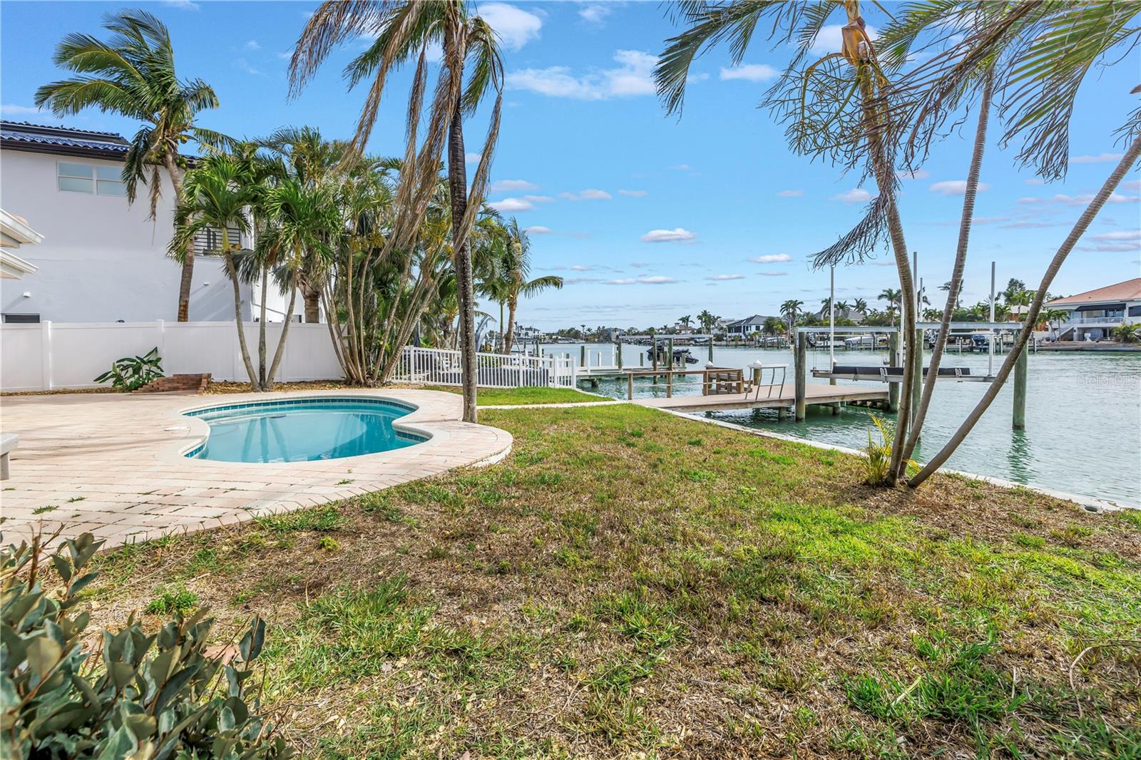 10128 YACHT CLUB DR — photo 65