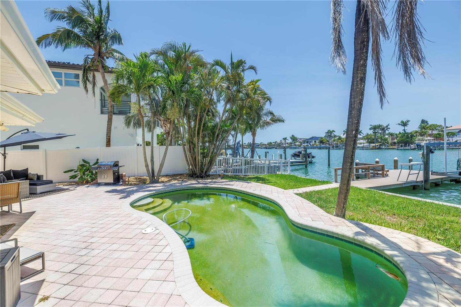 10128 YACHT CLUB DR — photo 43