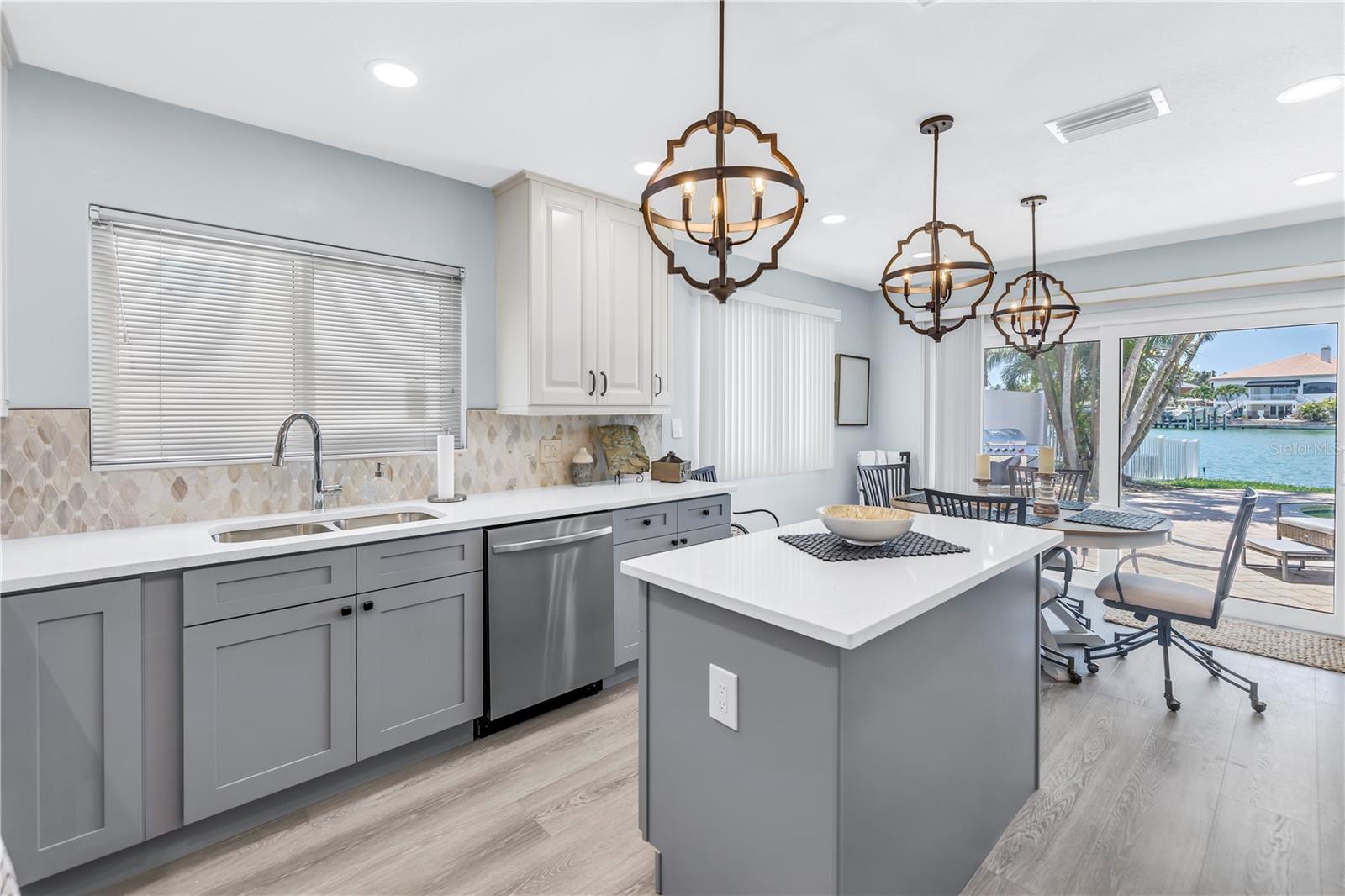 10128 YACHT CLUB DR — photo 9