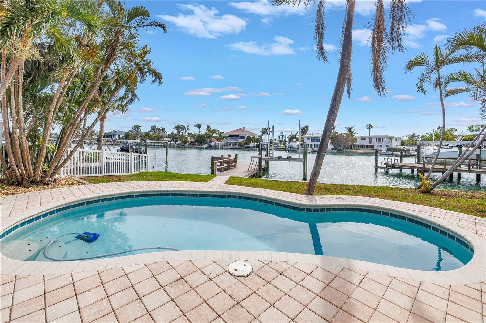 10128 YACHT CLUB DR — photo 3