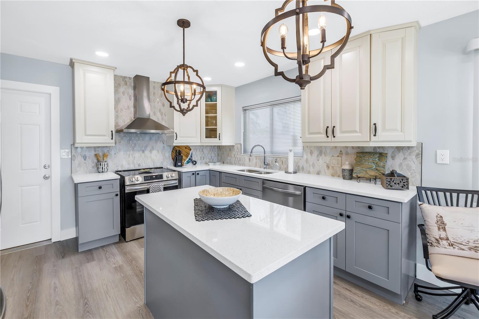 10128 YACHT CLUB DR — photo 15
