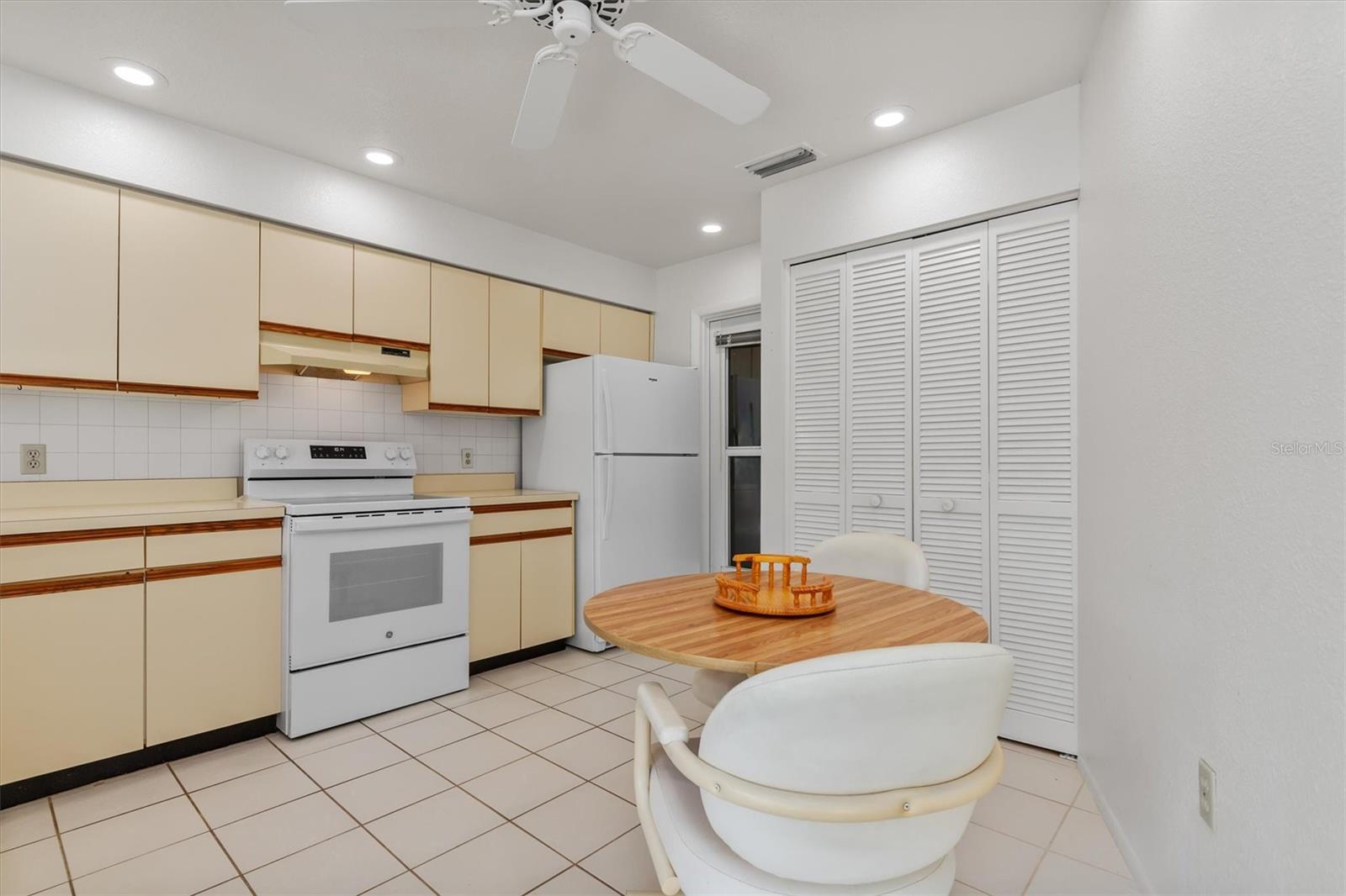 602 DOGWOOD AVE — photo 8
