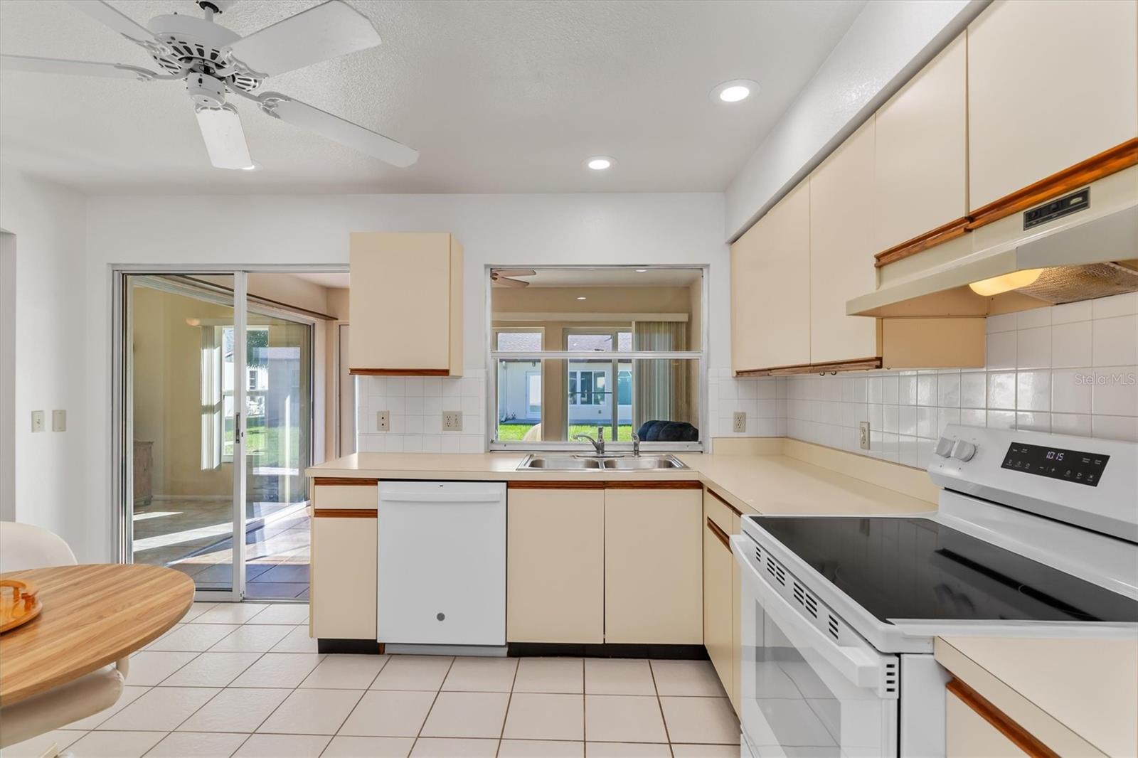 602 DOGWOOD AVE — photo 10