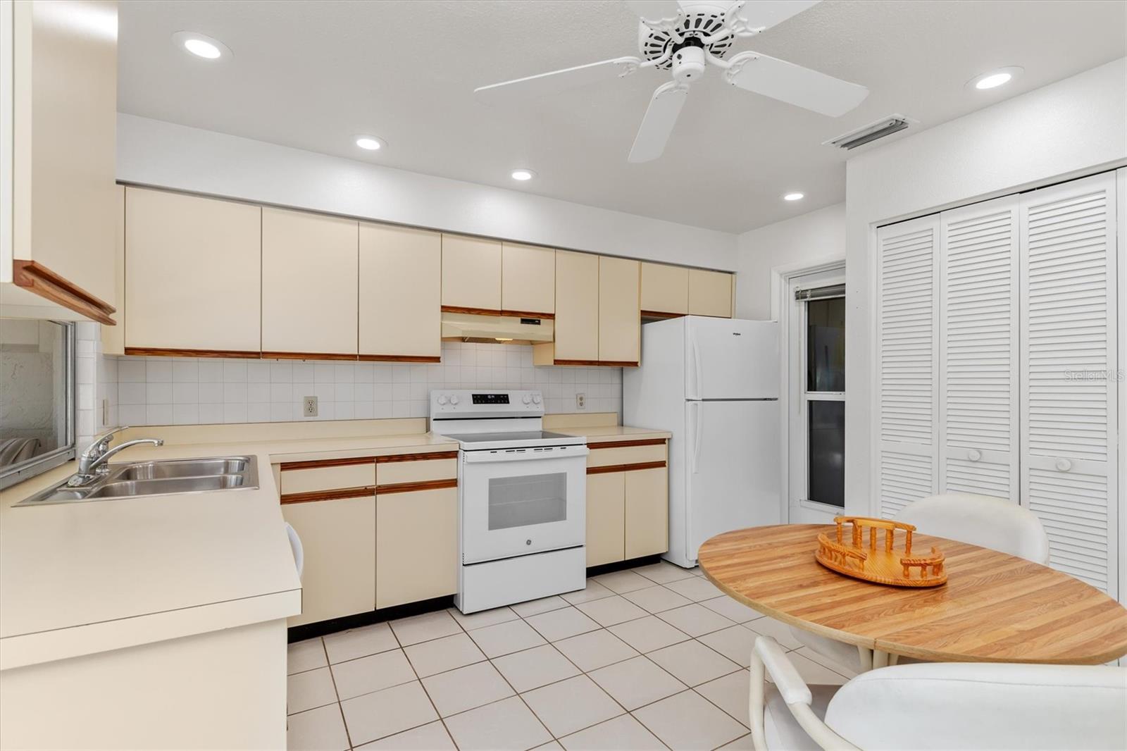 602 DOGWOOD AVE — photo 7