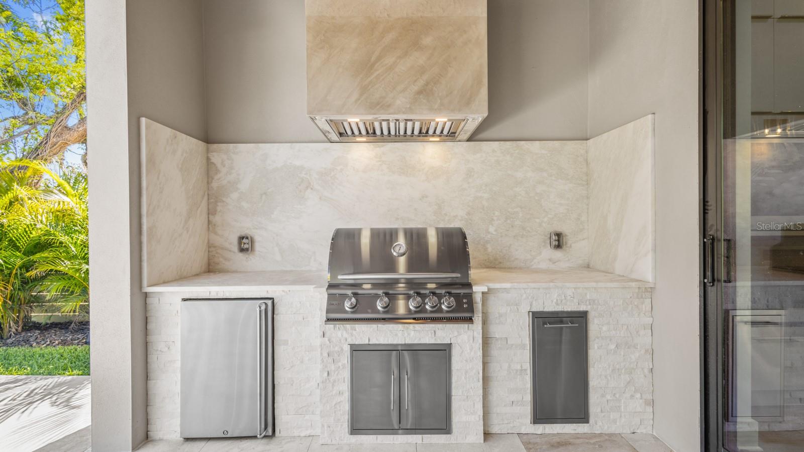 1009 W CORAL ST — photo 3