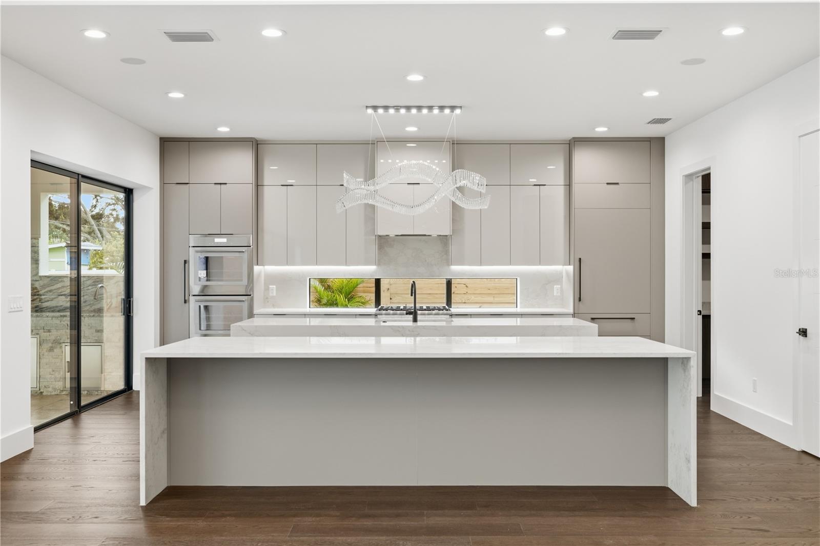 1009 W CORAL ST — photo 12