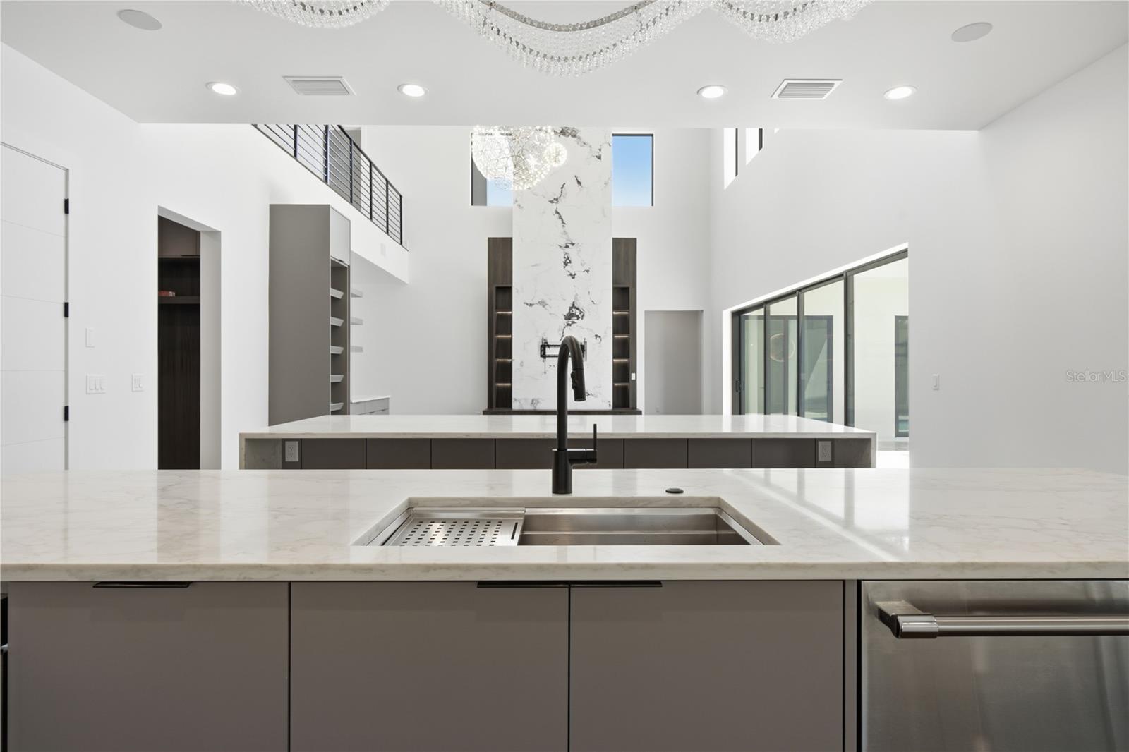 1009 W CORAL ST — photo 13