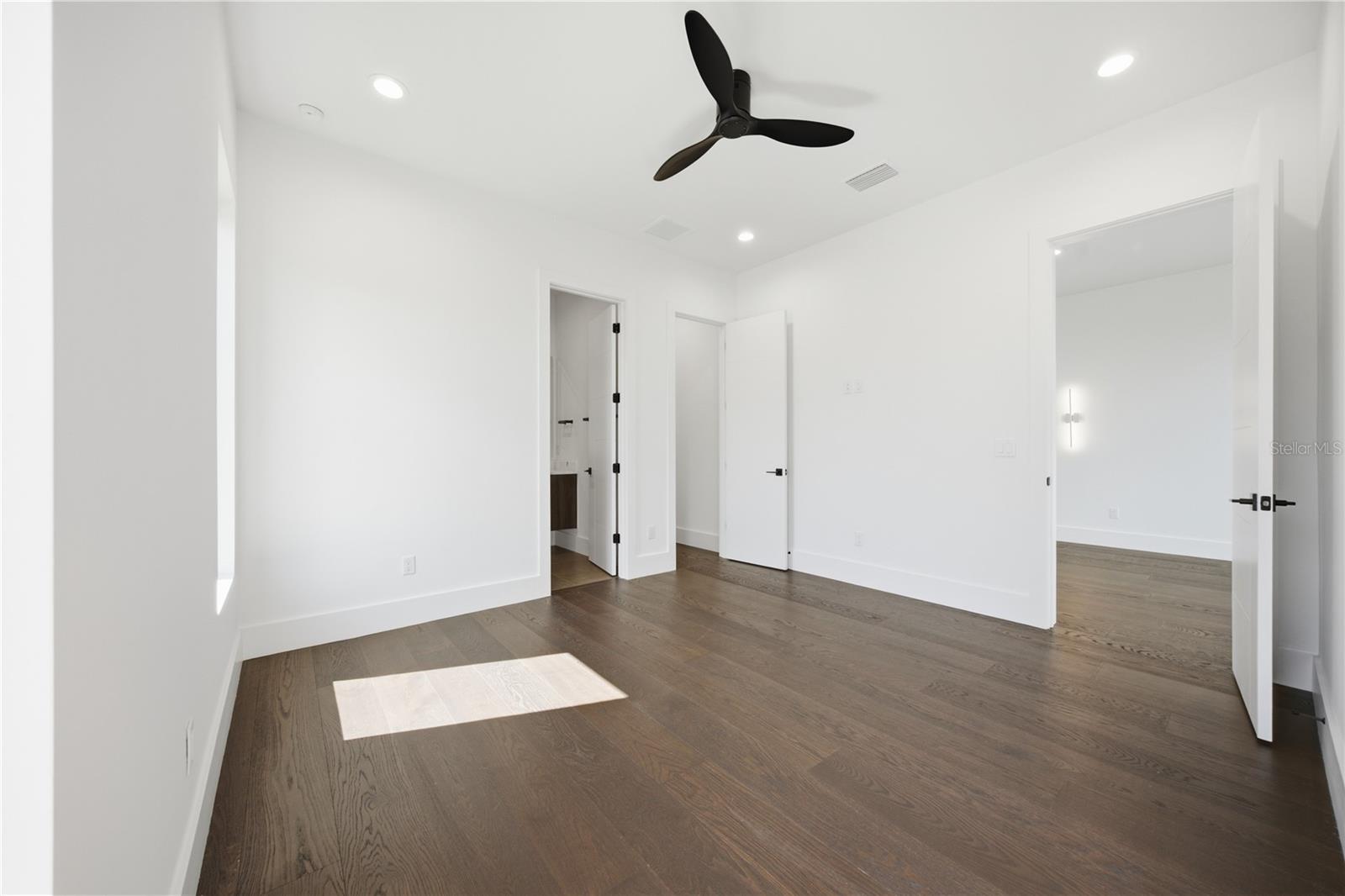 1009 W CORAL ST — photo 16