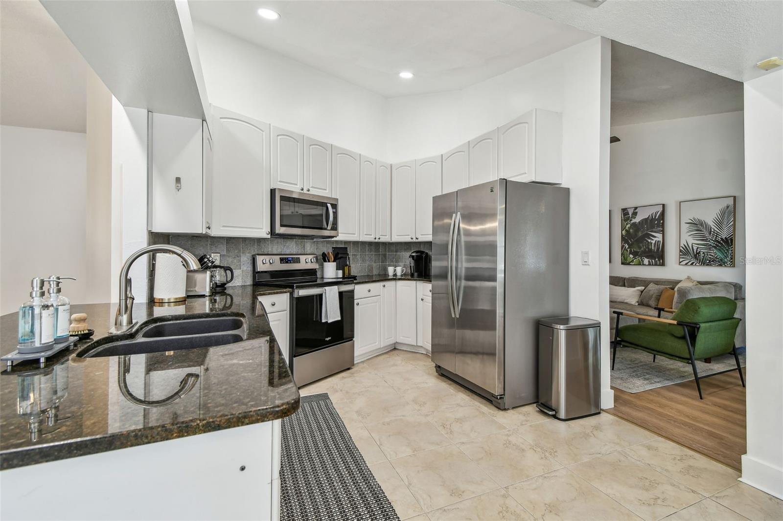 380 FERNSHIRE CT — photo 9